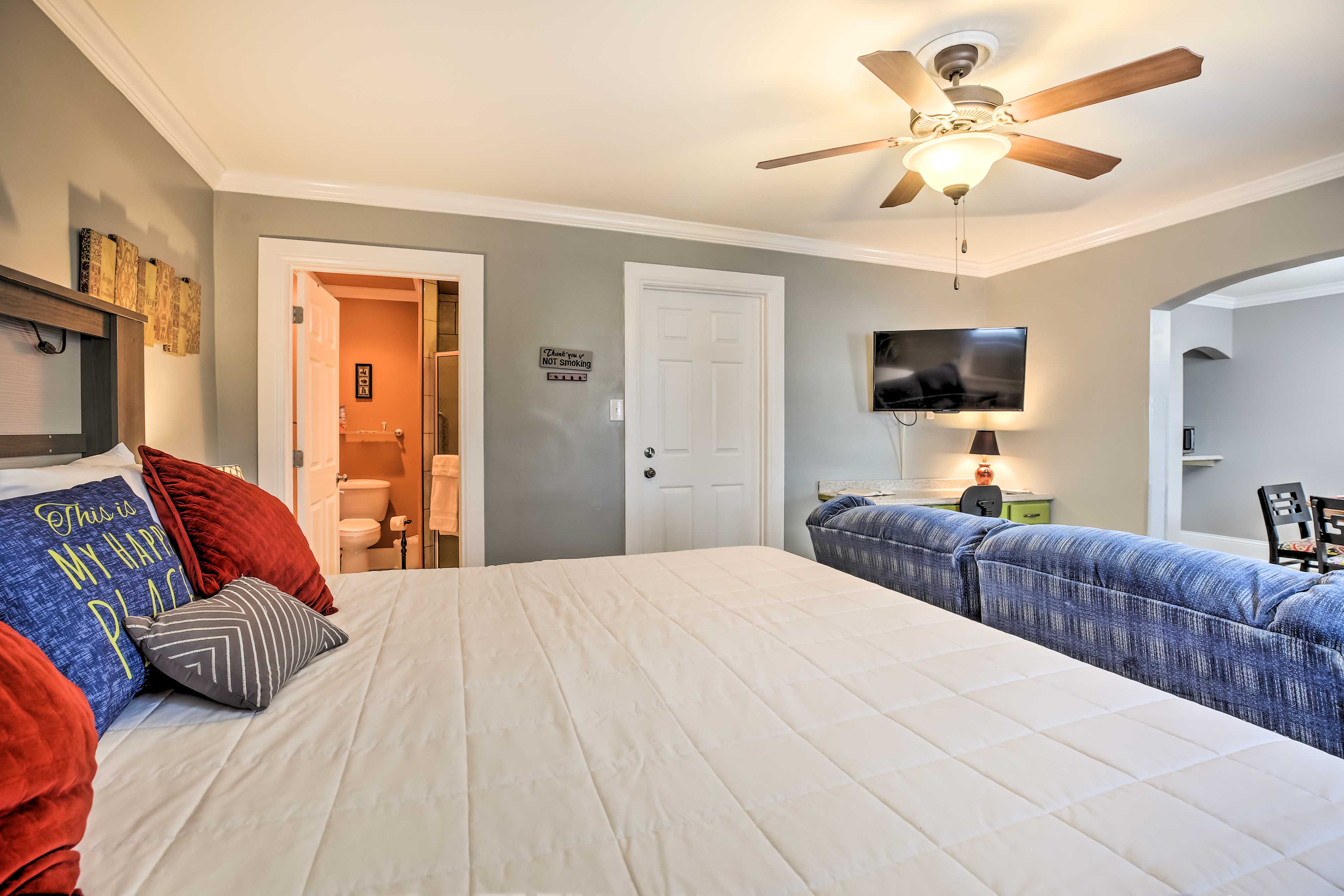 Modern Studio Apartment in Central Williamstown! Evolve