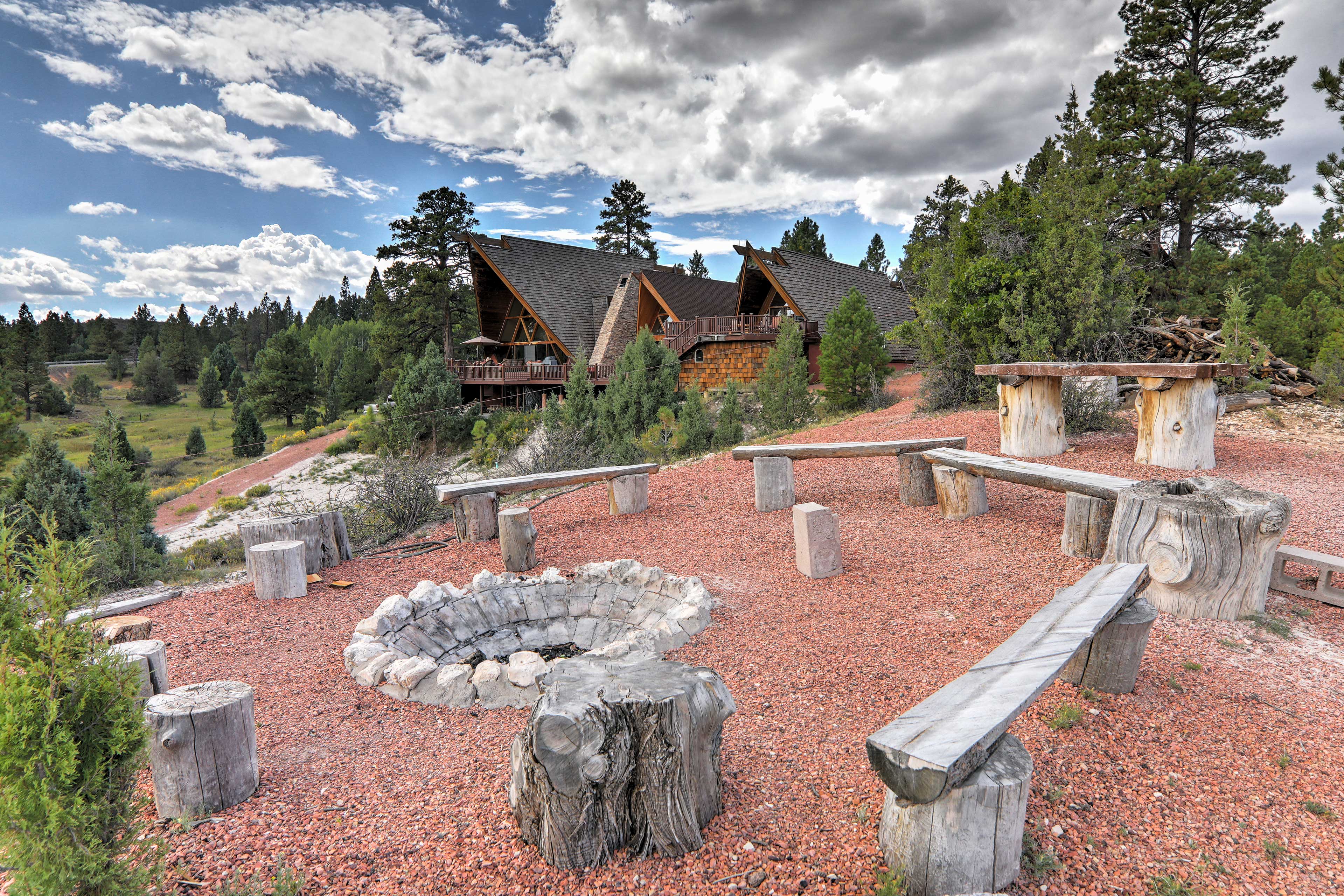 Mtn Cabin Between Bryce Canyon & Zion Nat'l Parks! Long Valley