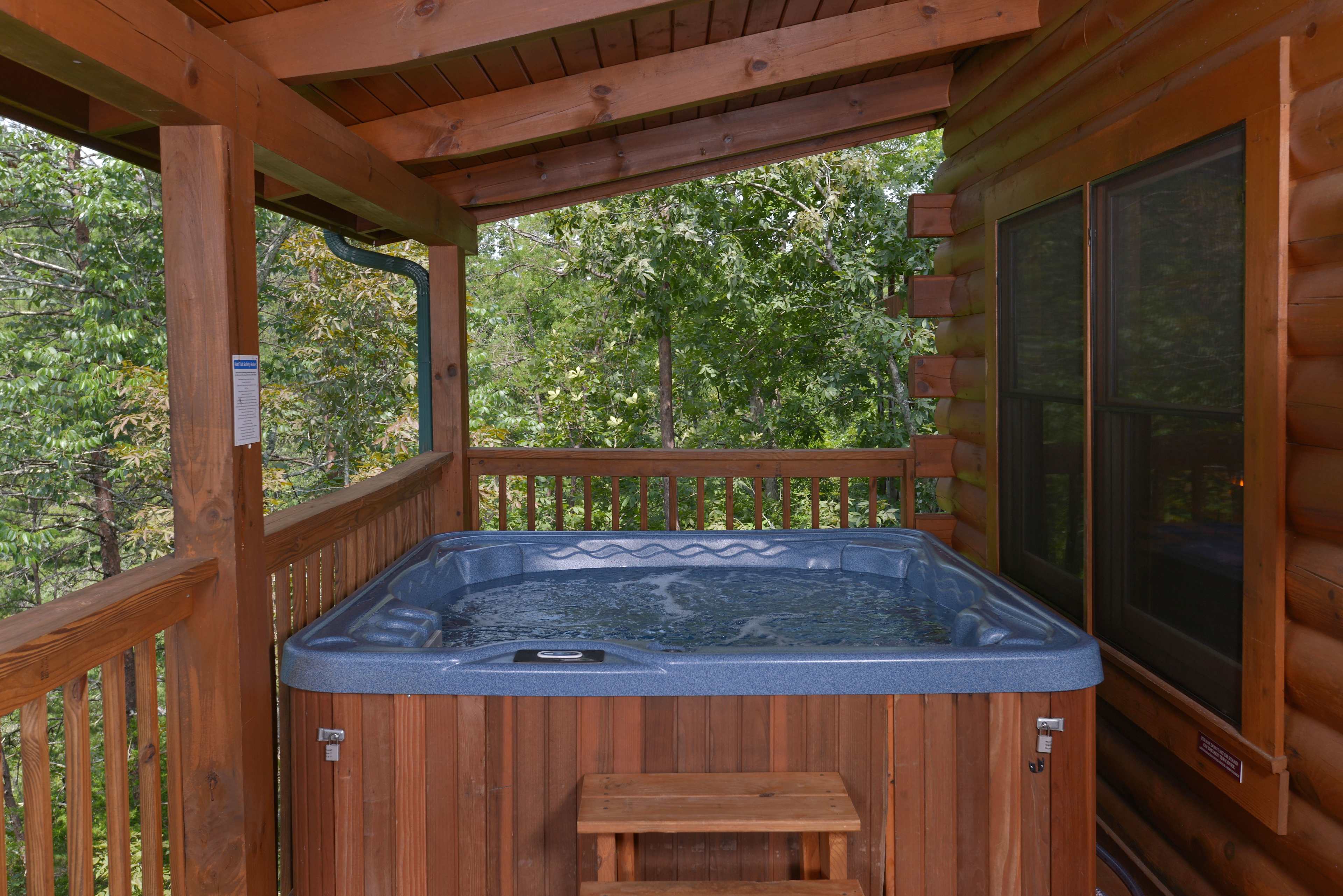 Sevierville Cabin w/ Deck & Hot Tub; 10Min to Dtwn Evolve