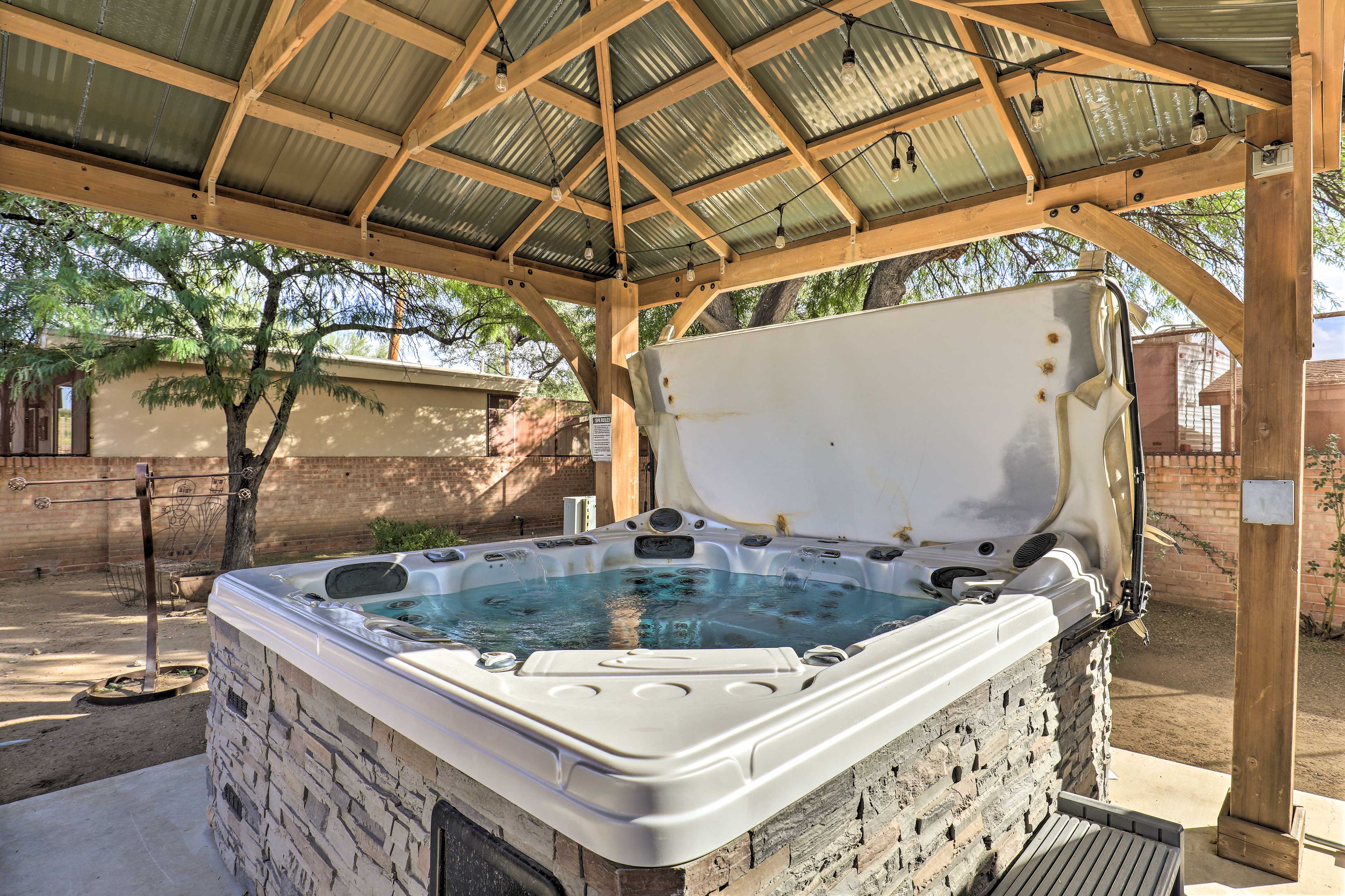 Tucson Casita with Courtyard, Hot Tub & Fire Pits! Evolve
