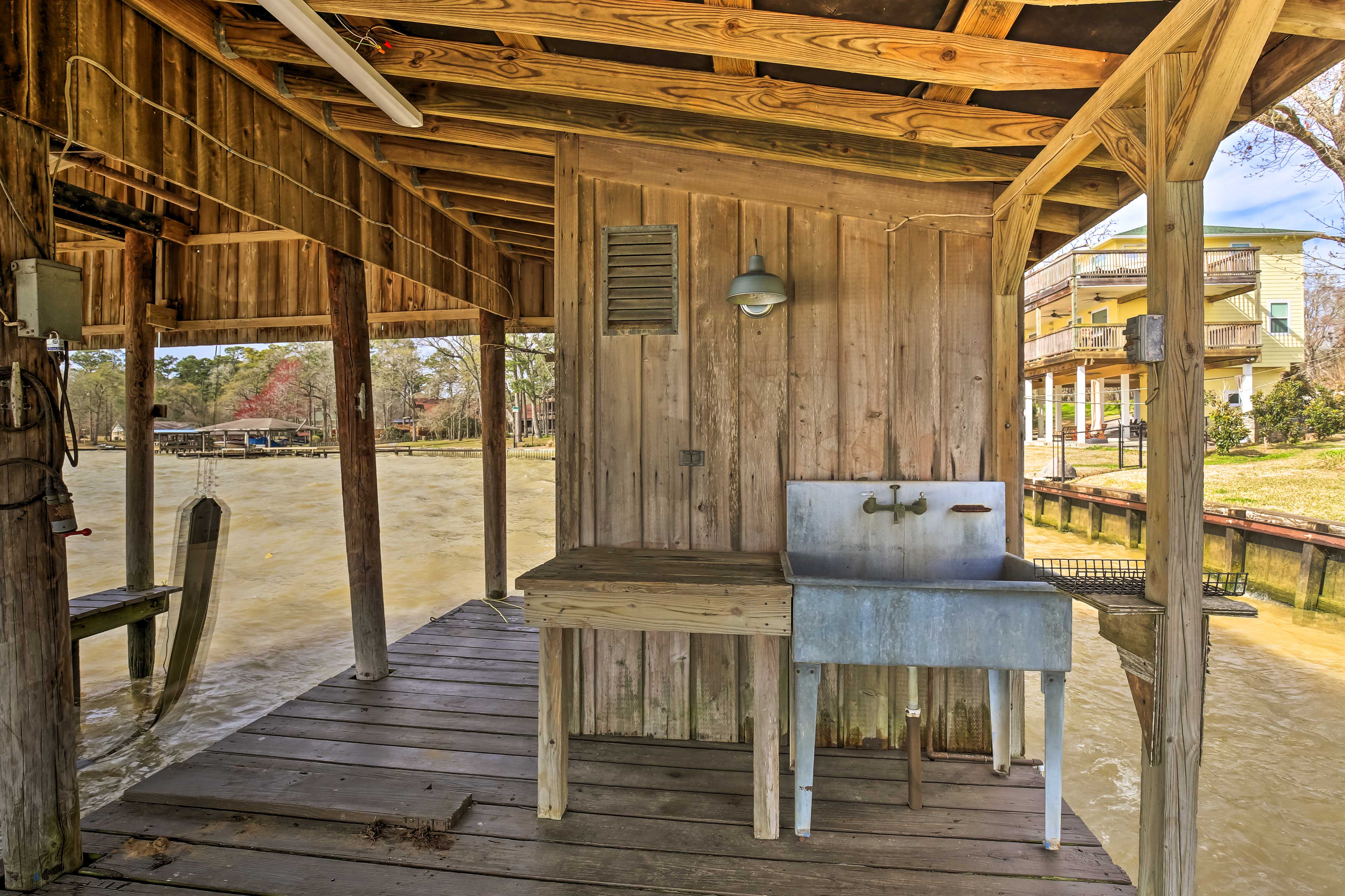 Lake Livingston Vacation Rental w/ Kayaks! Evolve