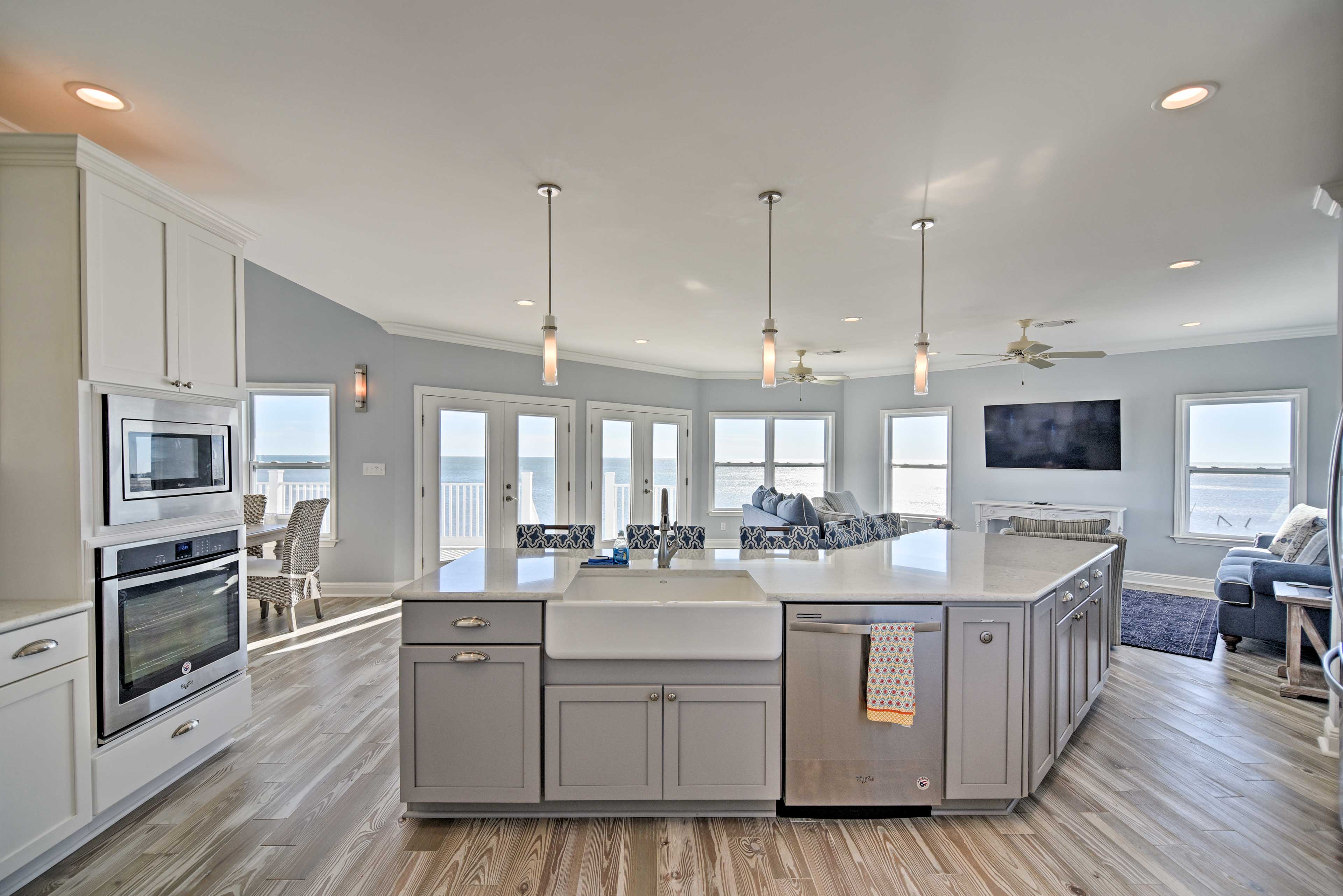 Ocean Springs 'Magnolia Beach House' on Pvt Beach! Evolve