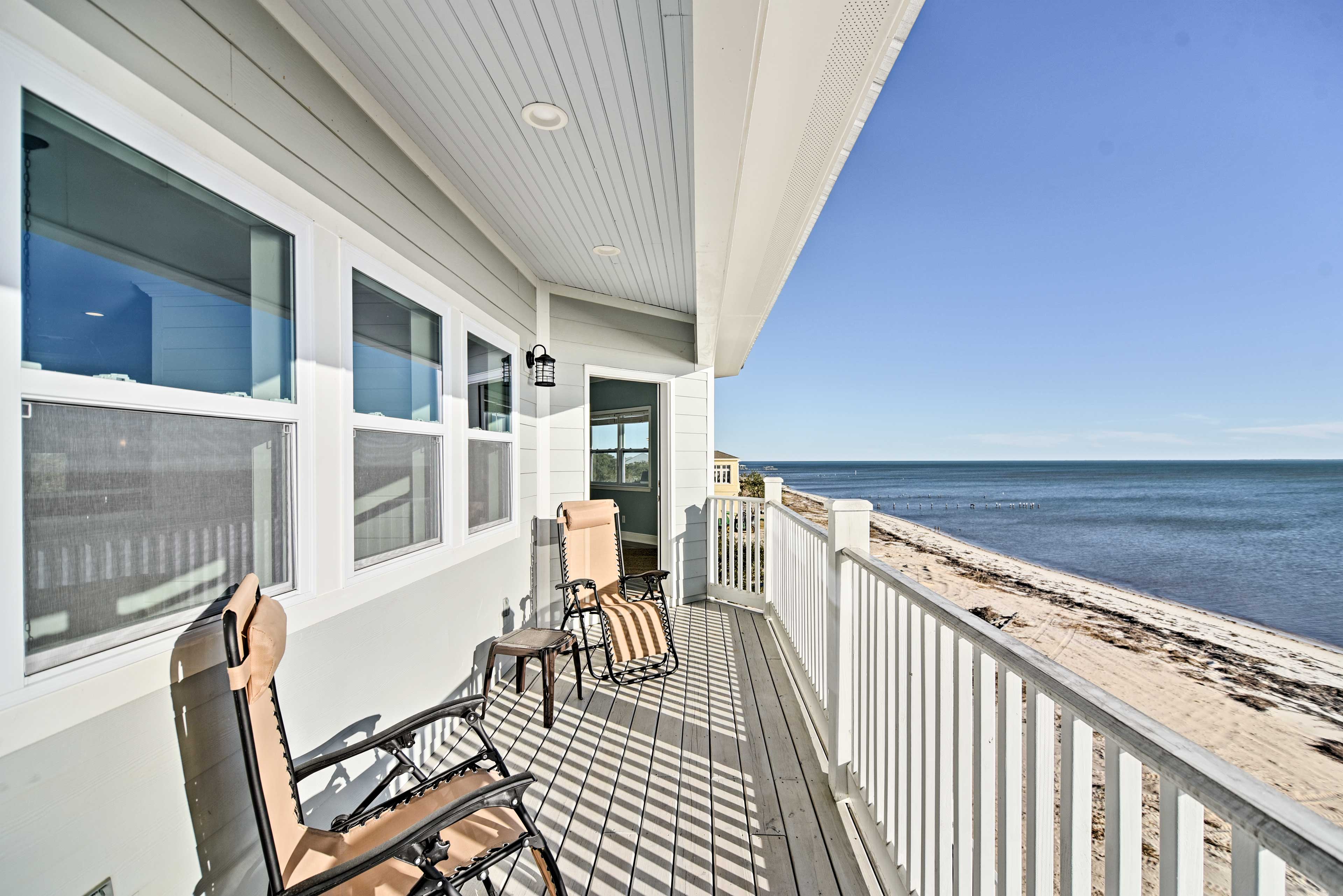 Ocean Springs 'Magnolia Beach House' on Pvt Beach! Evolve