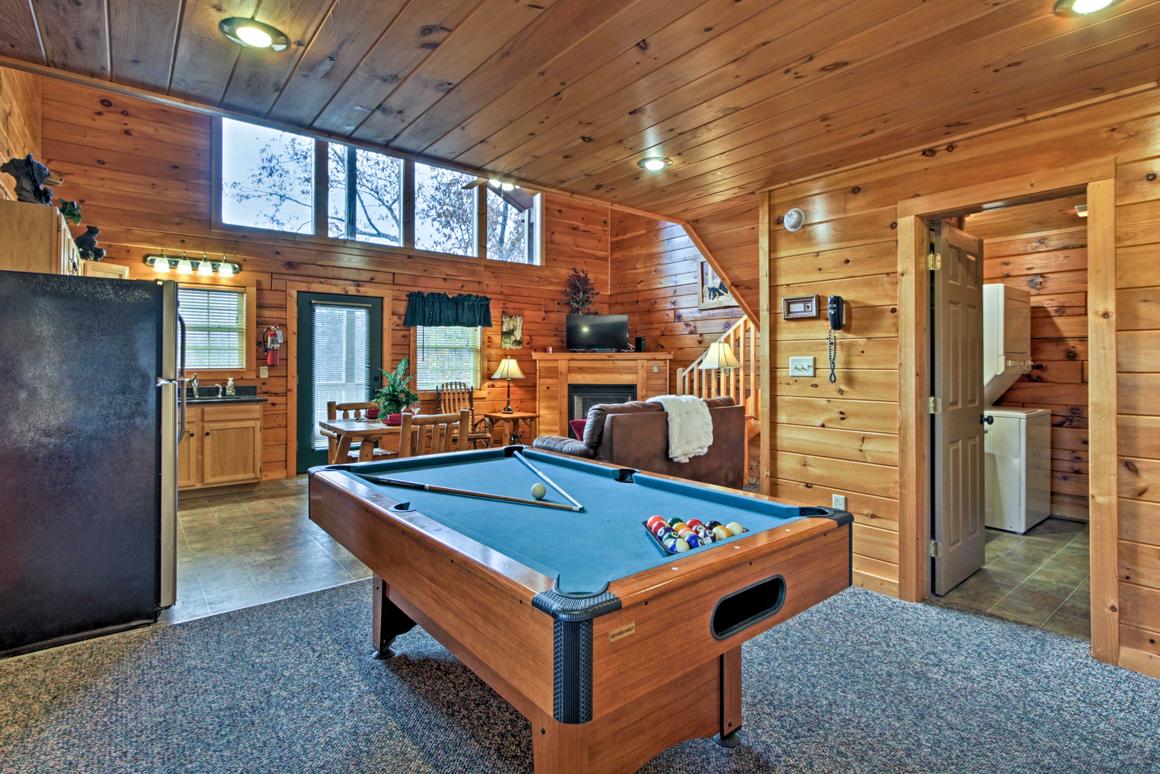 Log Cabin W Pool Table And Hot Tub In Gatlinburg Evolve