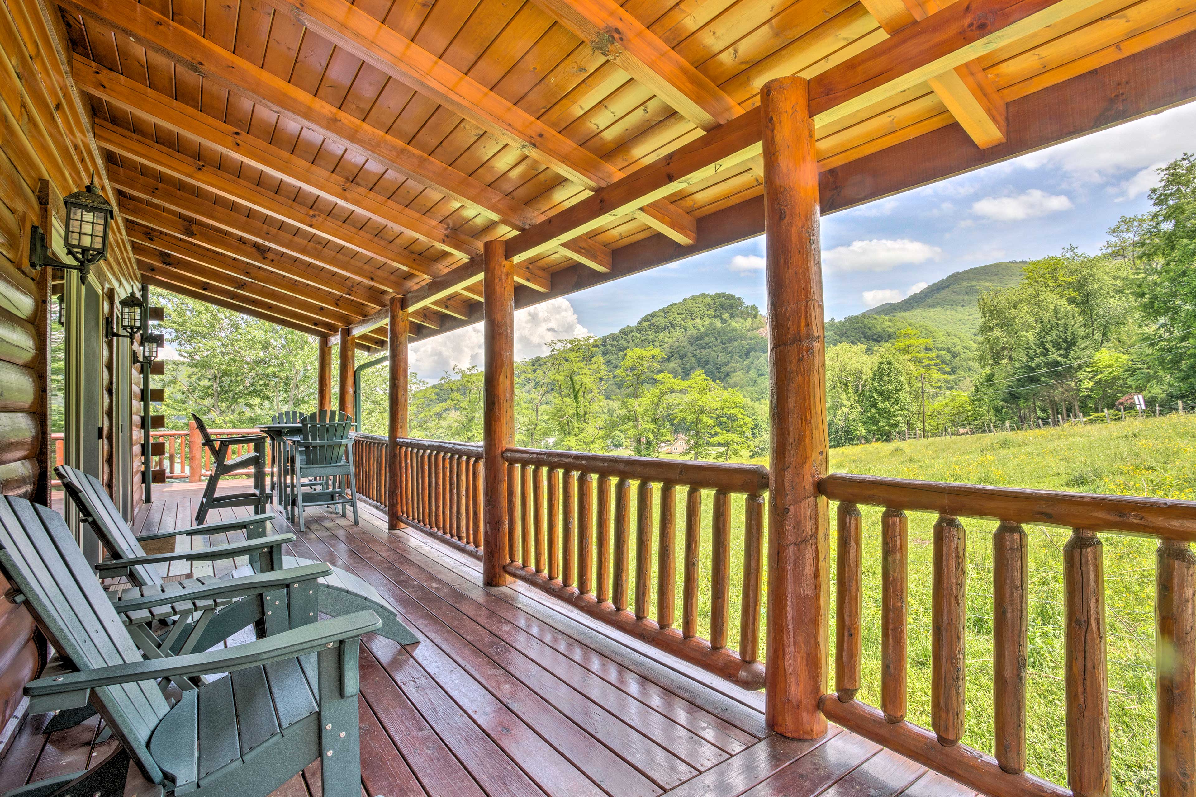 Maggie Valley Cabin w/Private Hot Tub & Game Room! Evolve