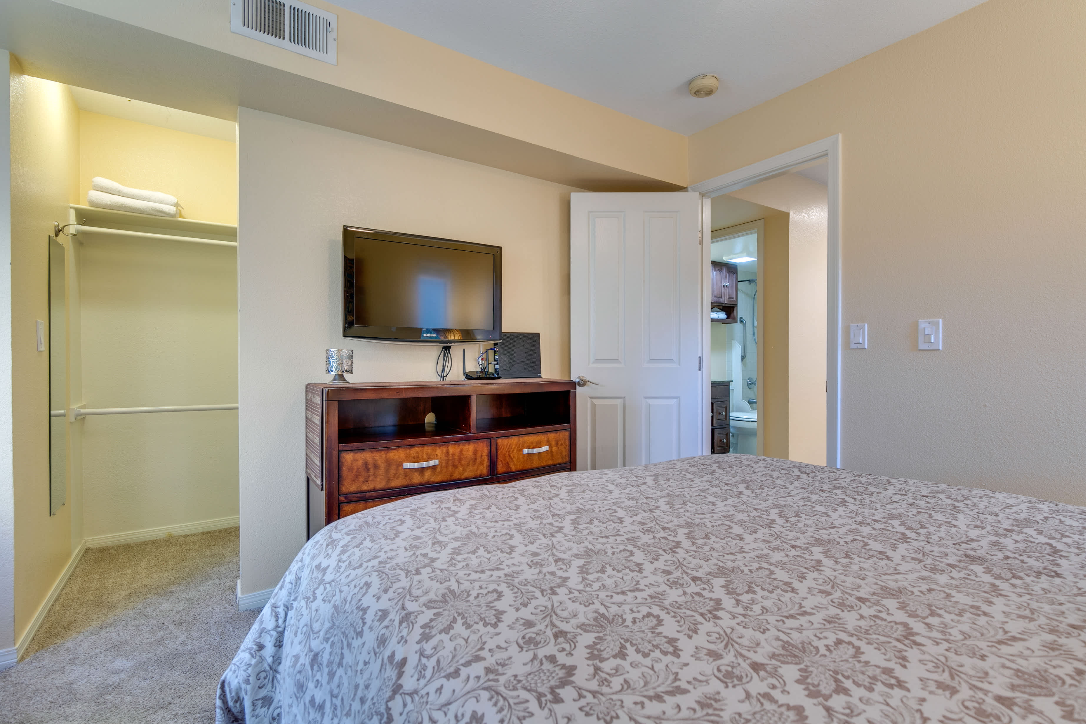 Sleek Englewood Apt w/ Patio in Denver Tech Center Evolve