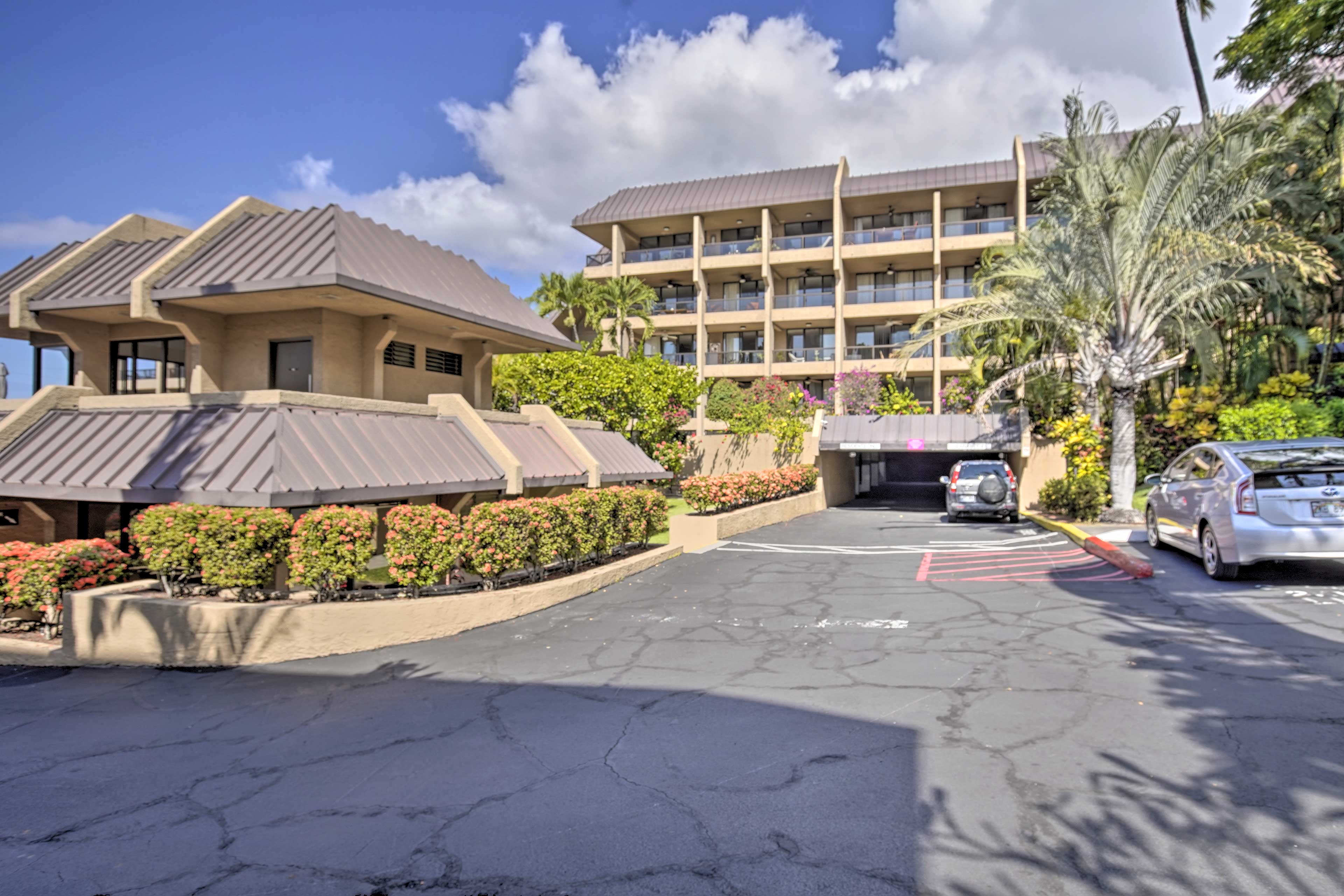 Downtown Kona Condo w/ Pool Access Walk to Beach! KailuaKona, HI