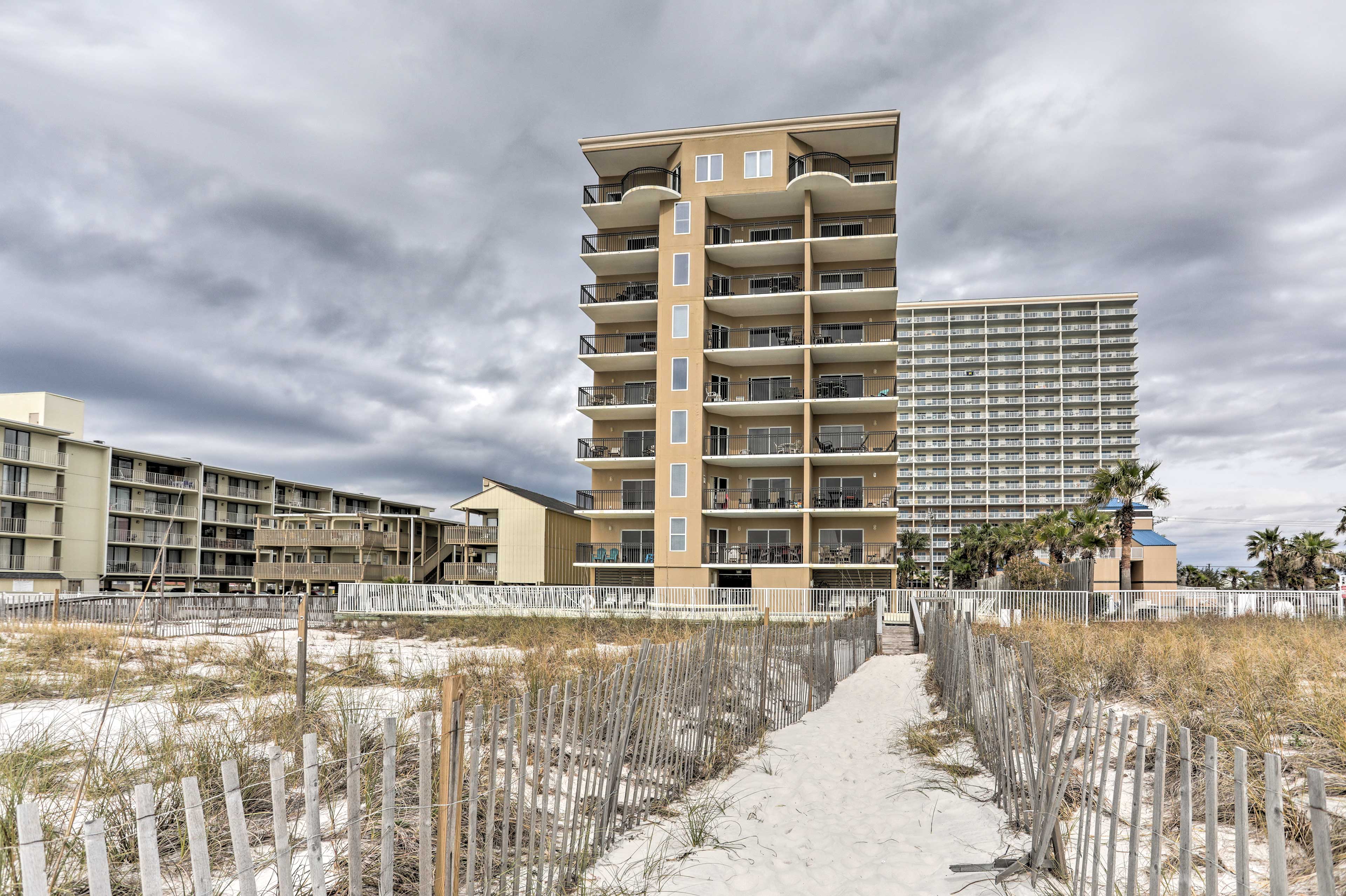 Beachfront Gulf Shores Condo w/ Pool Evolve