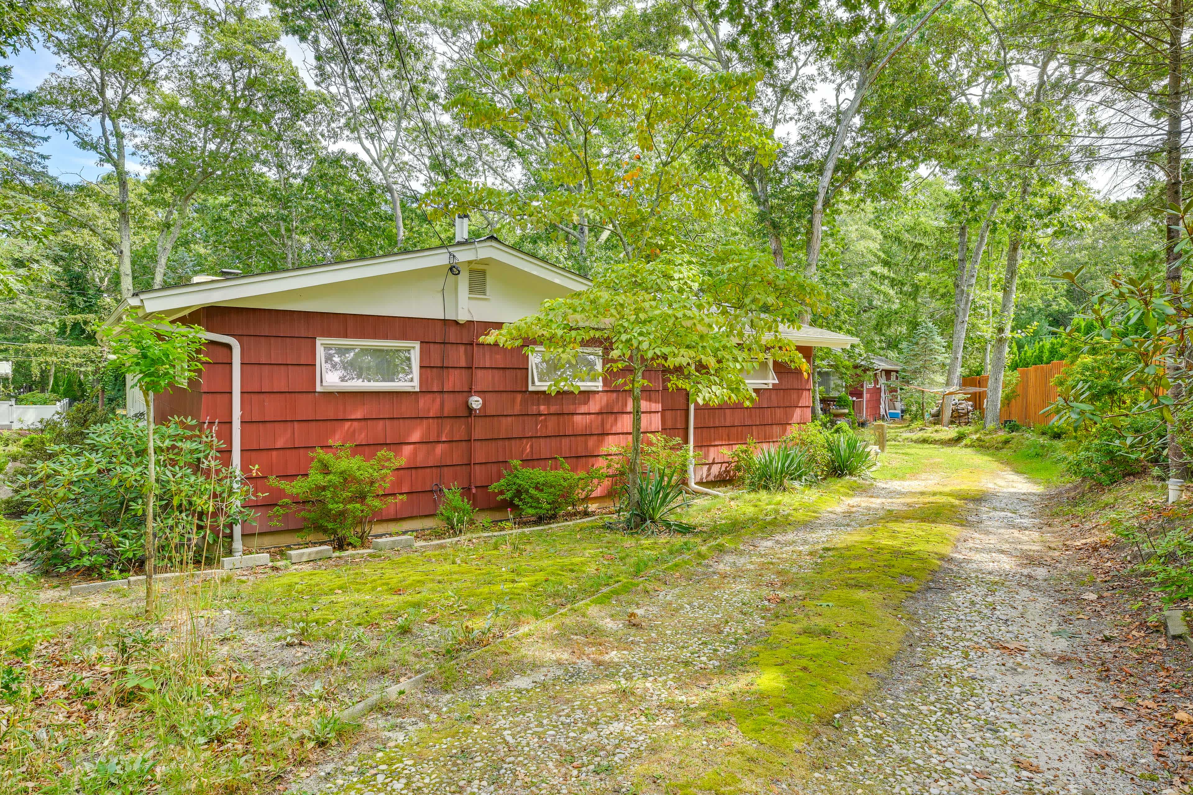 Home in Long Island Wine Country Walk to Beach! Cutchogue, NY Evolve