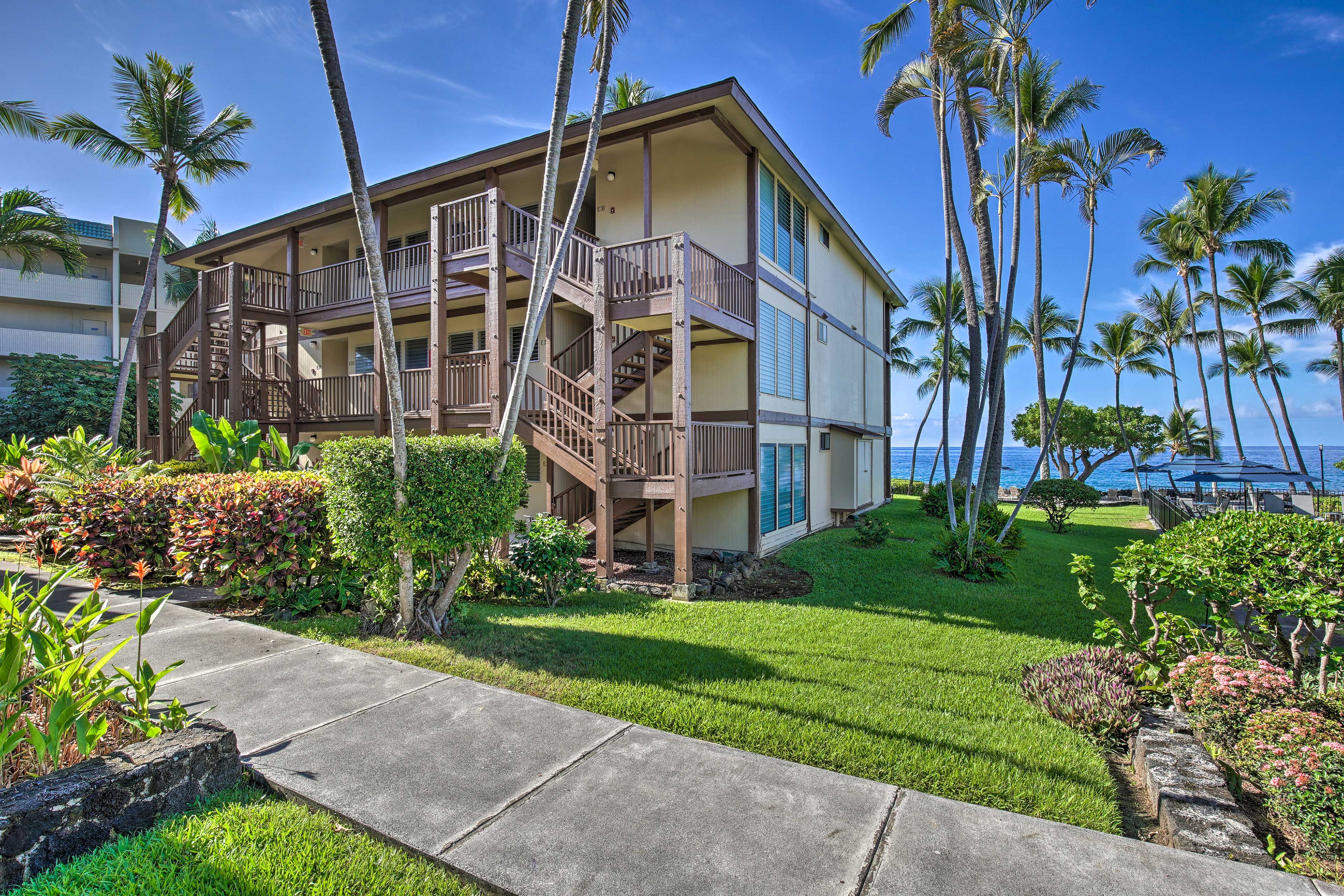 Oceanfront KailuaKona Condo w/ Community Pool! Evolve