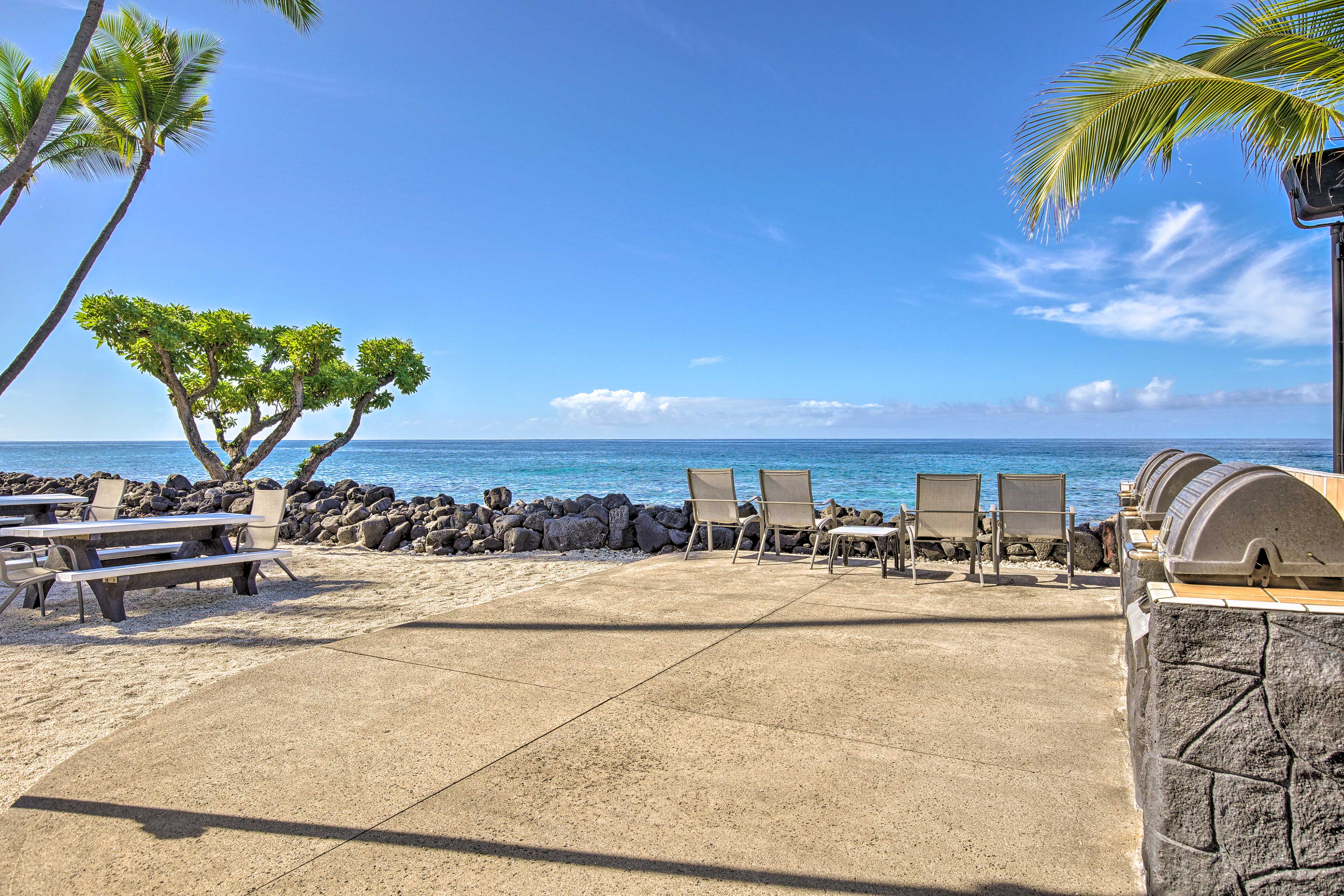 Oceanfront KailuaKona Condo w/ Community Pool! Evolve