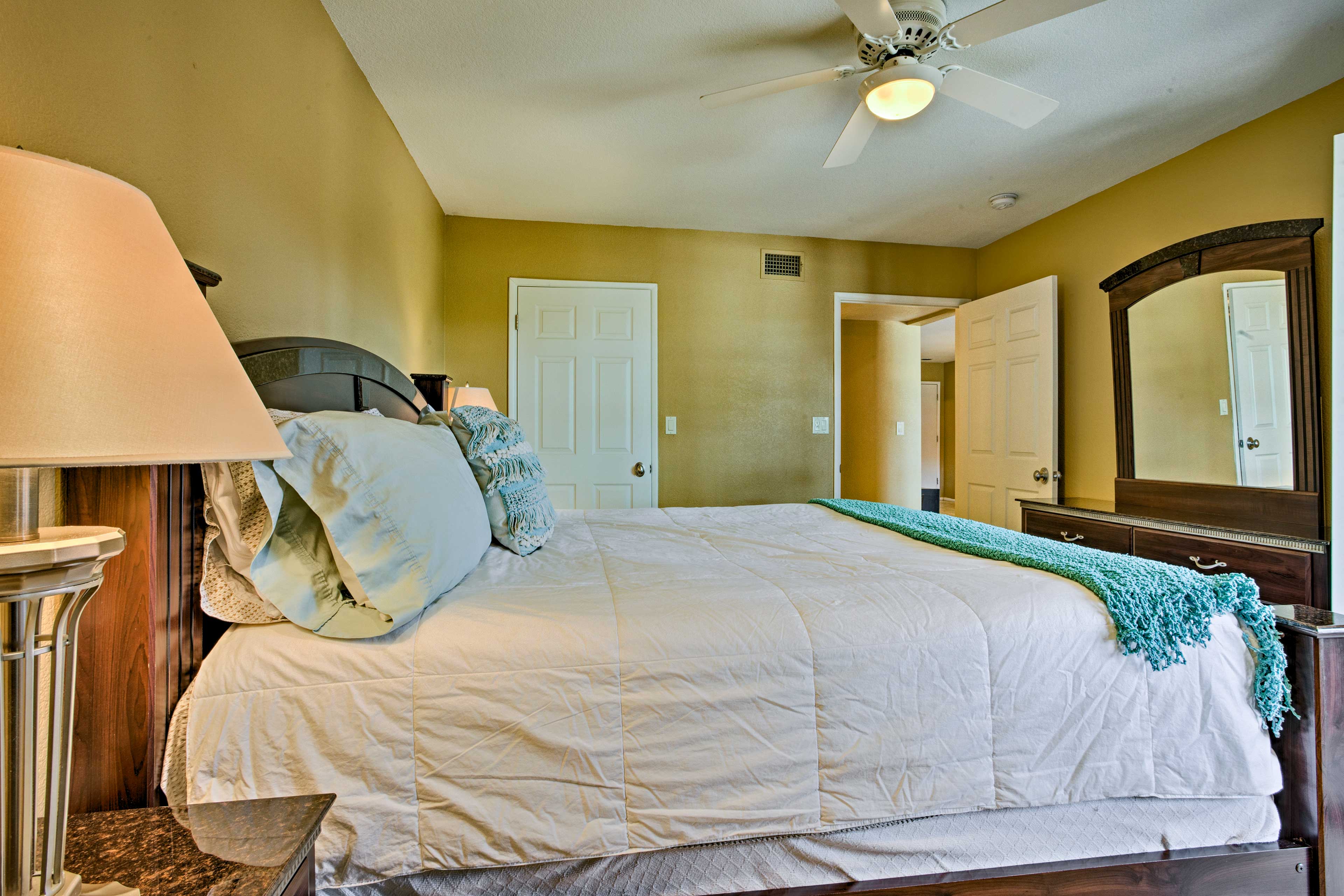 Anasazi Village Condo, 8Mi to Phoenix Mtn Preserve Evolve