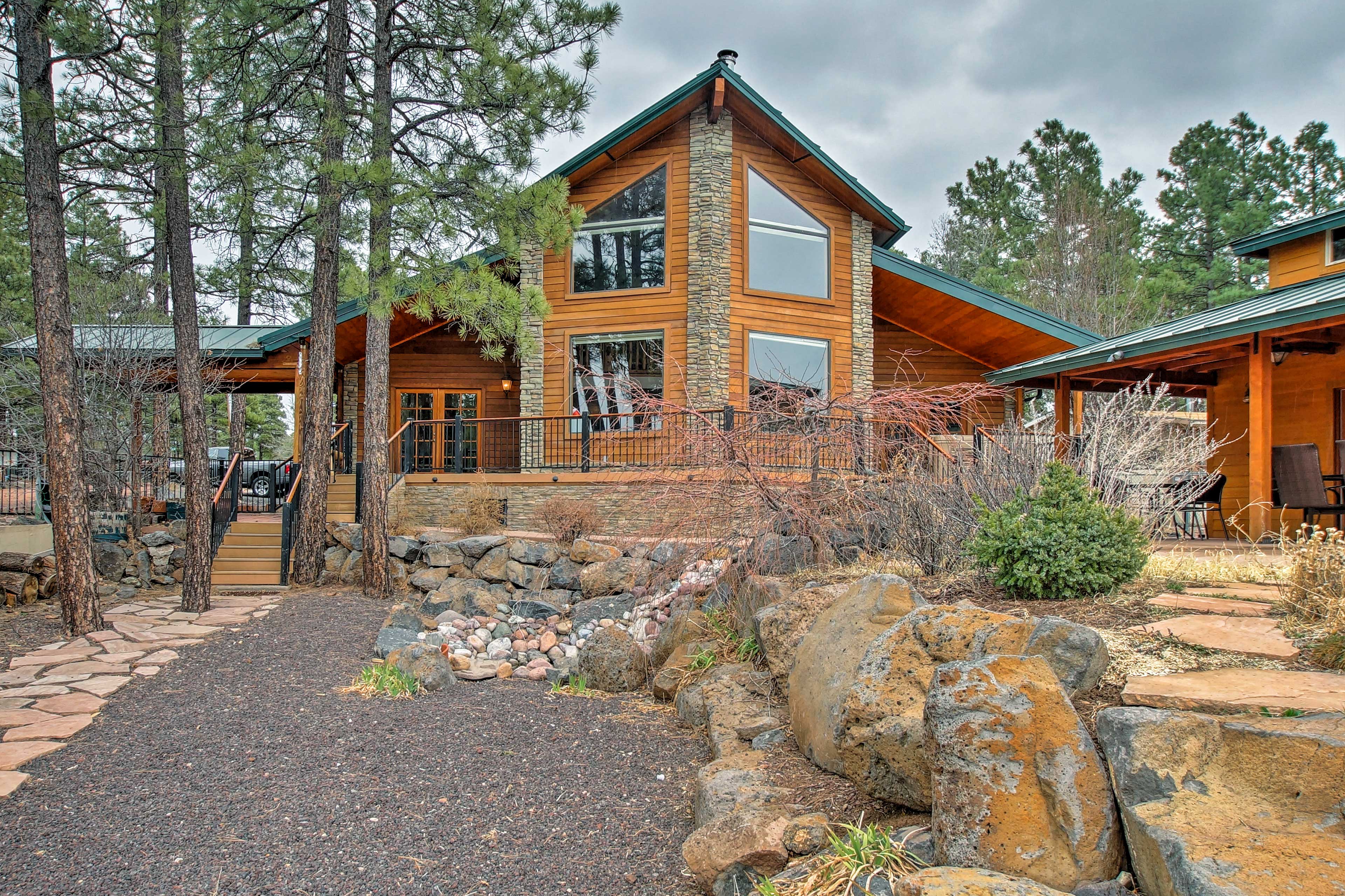 Luxury Cabin on Rainbow Lake w/ Views+Hot Tub+Dock Lakeside, AZ Evolve