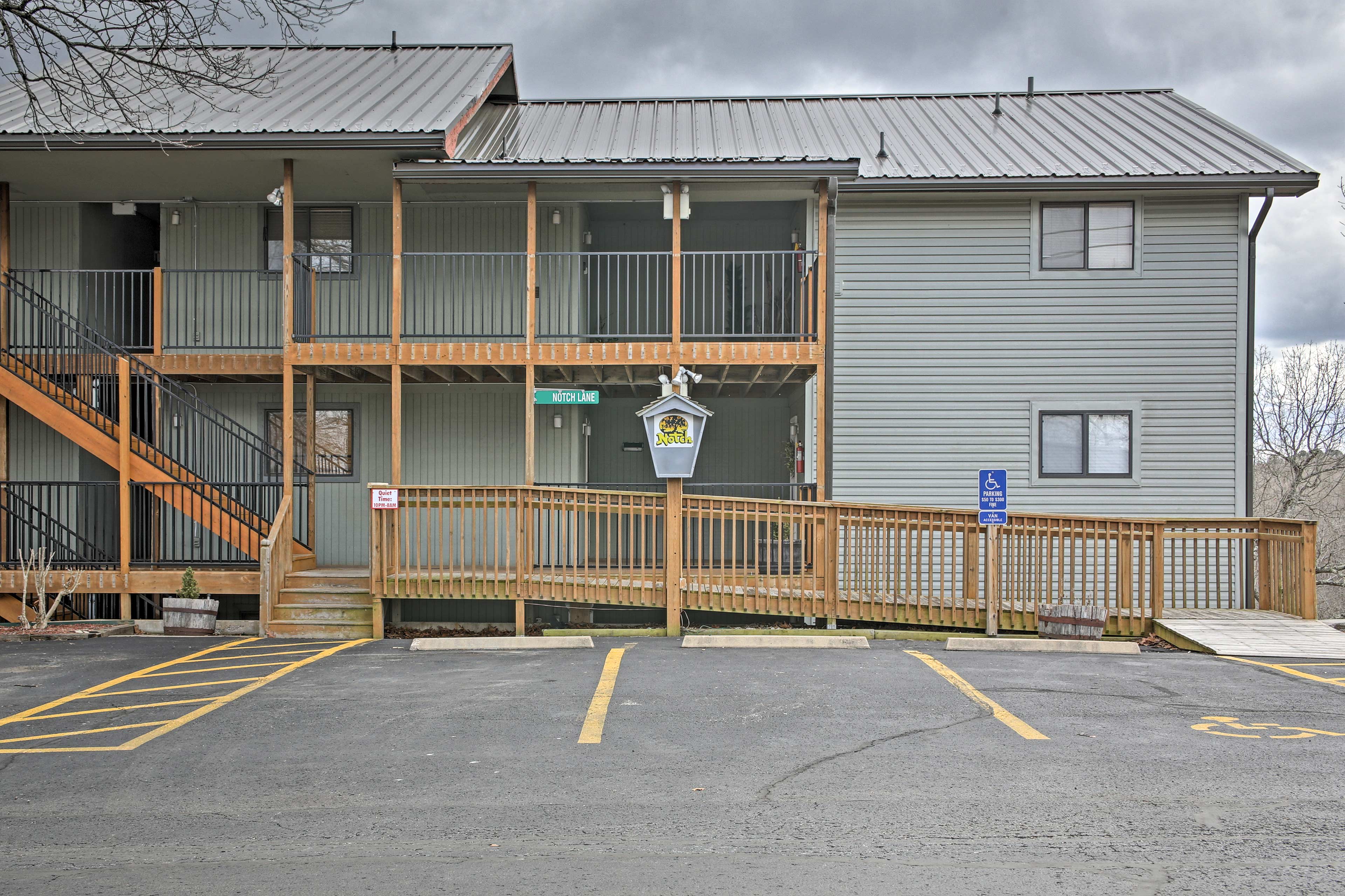 Cozy Missouri Condo 2 Mi to Silver Dollar City! Branson West, MO