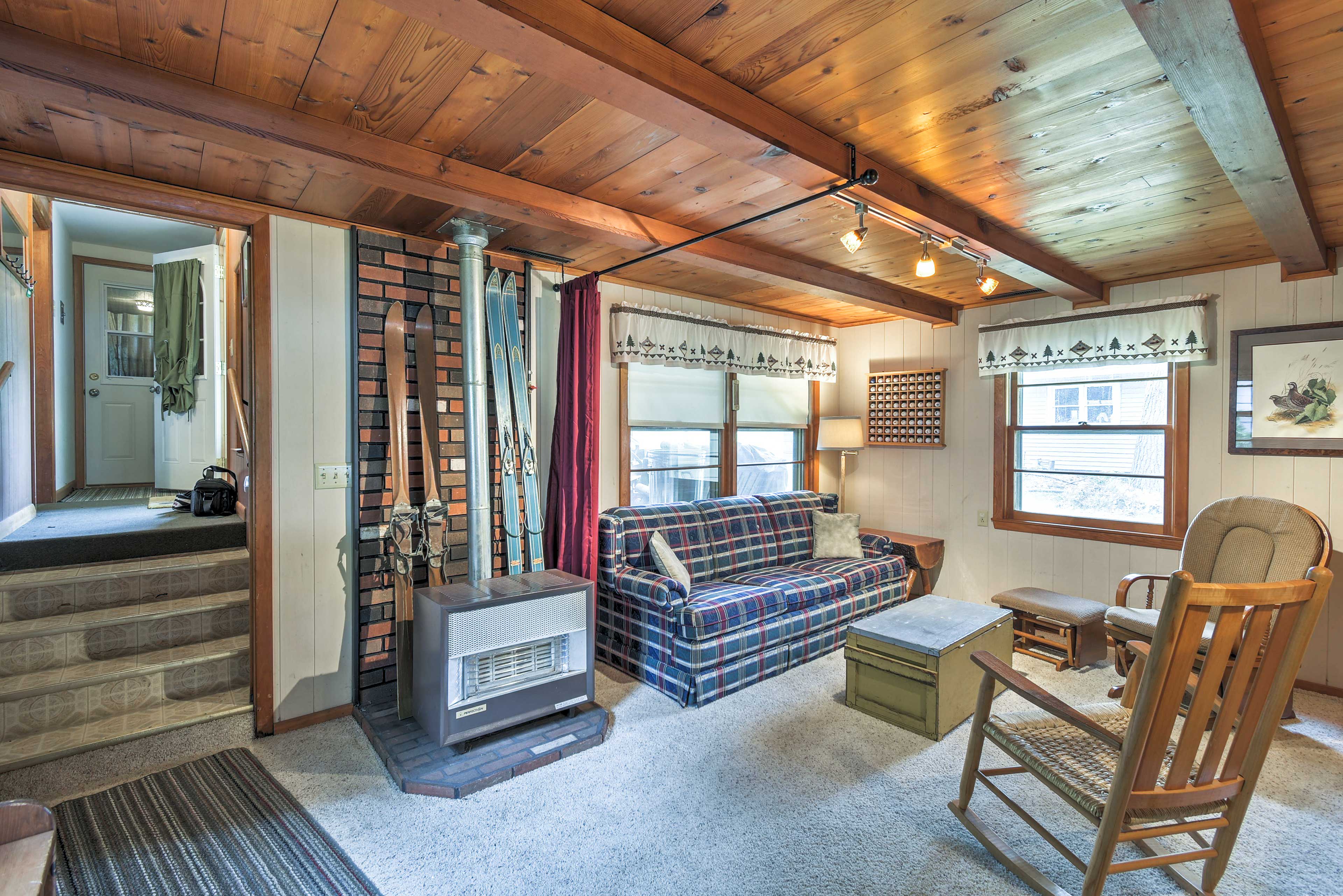 Cozy Wautoma Home w/ Boats & Dock on Bughs Lake! Evolve