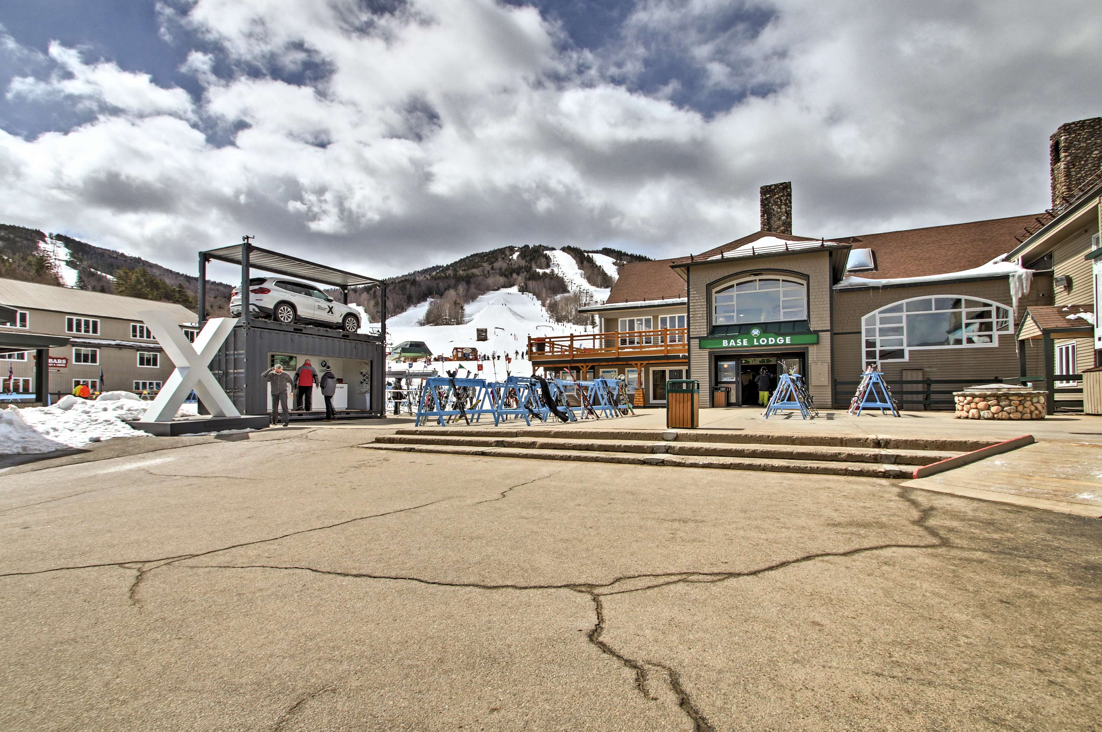 Waterville Valley Condo Near Town Square & Skiing! Evolve