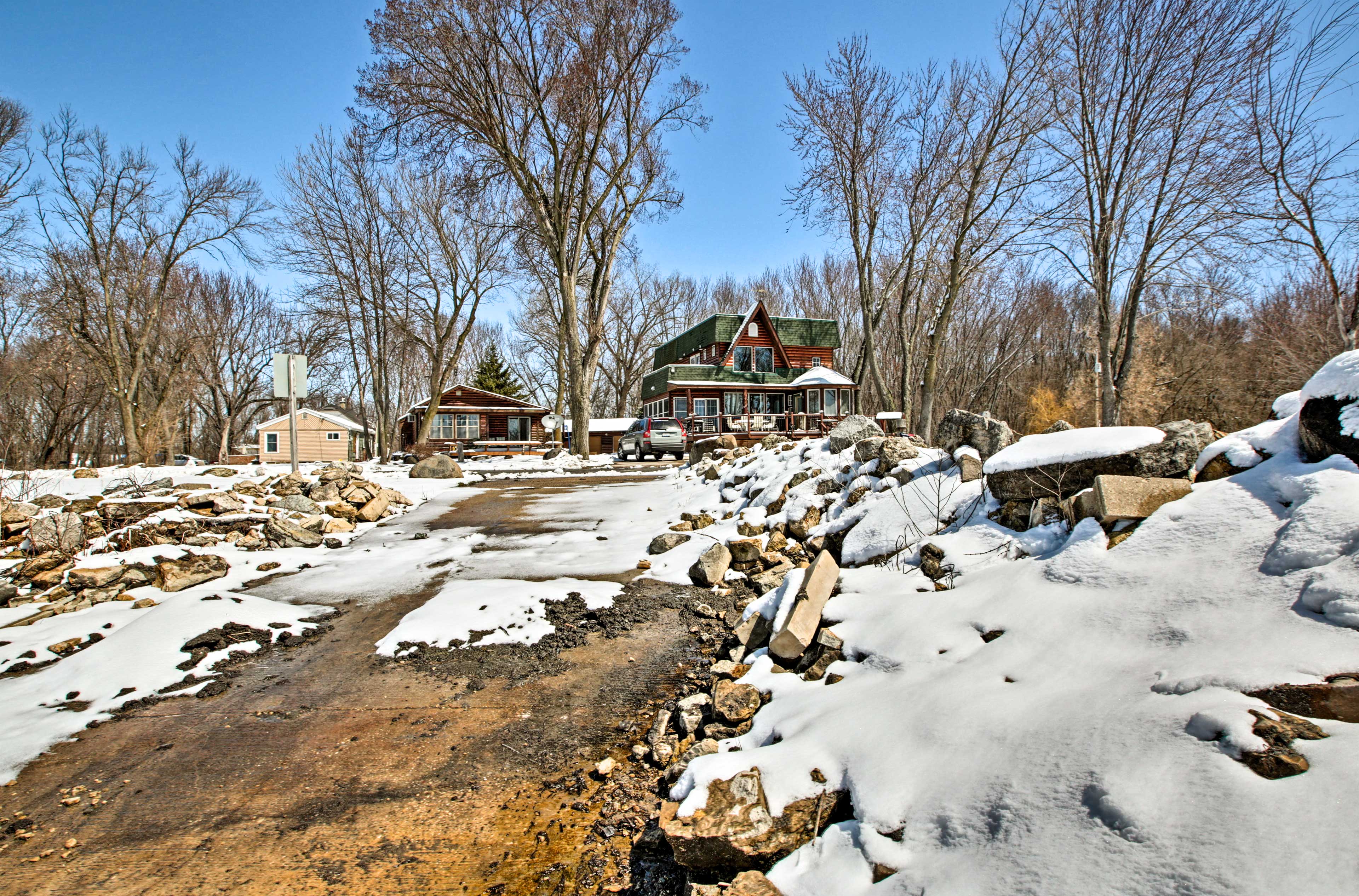Fort Atkinson Cottage on Lake Koshkonong w/ Deck! Evolve