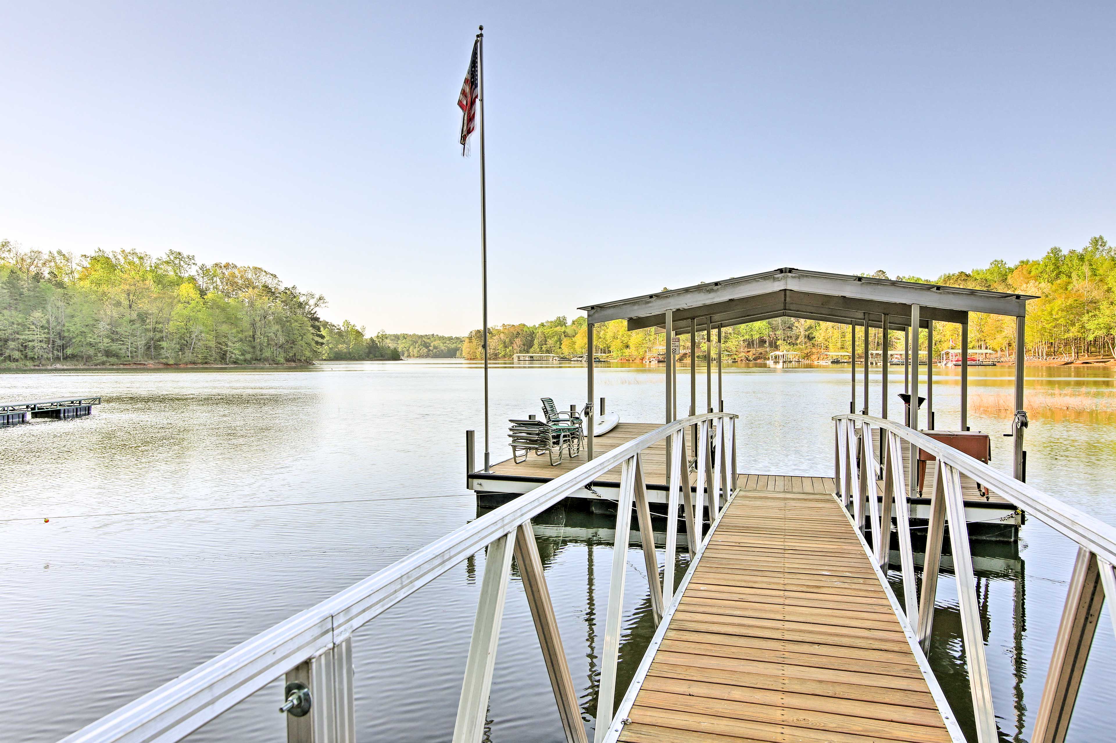 Waterfront Lake Hartwell Cabin w/DockNear Clemson Evolve