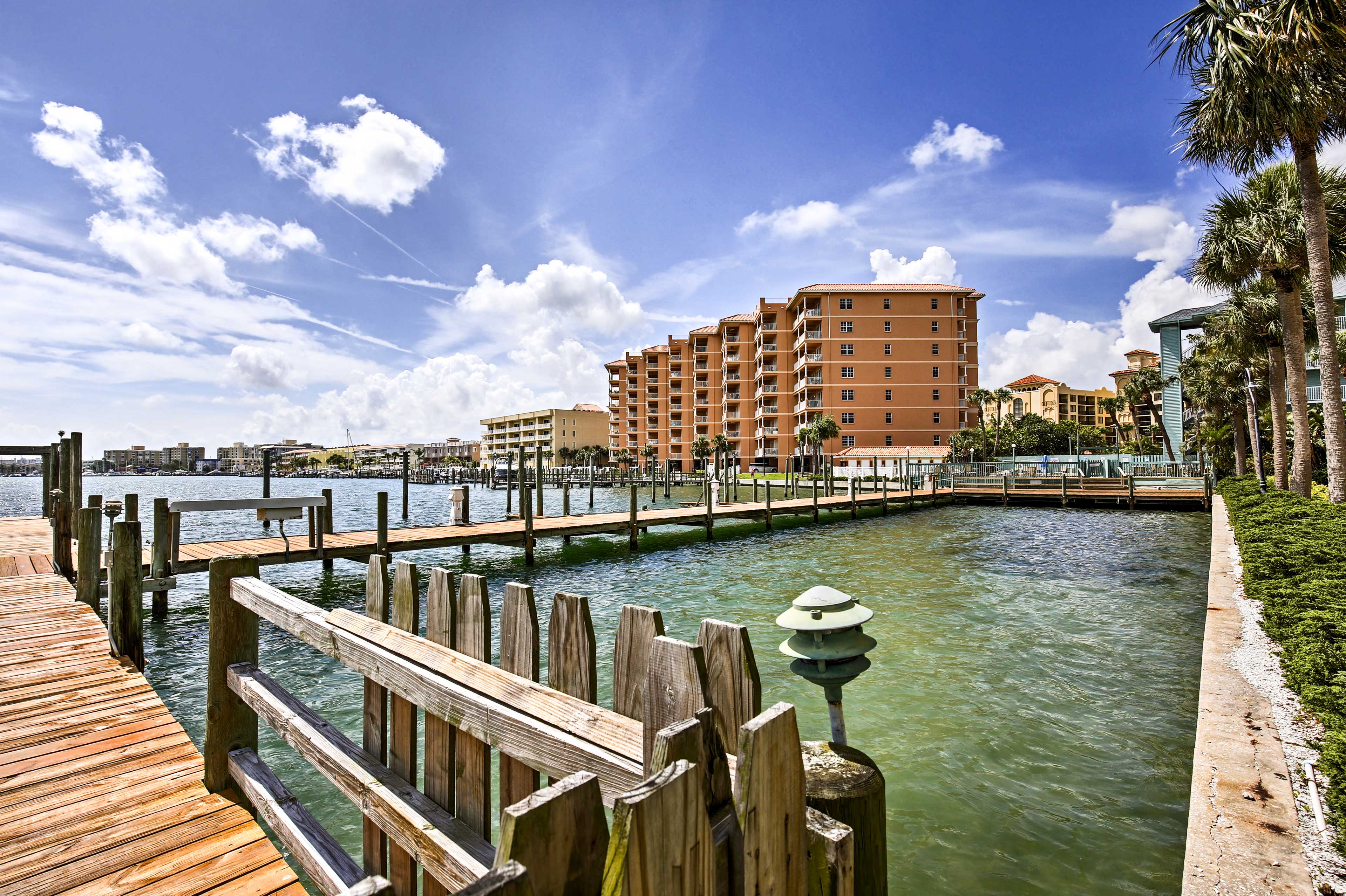 Oceanfront Condo w/PoolWalk to Clearwater Beach! Evolve