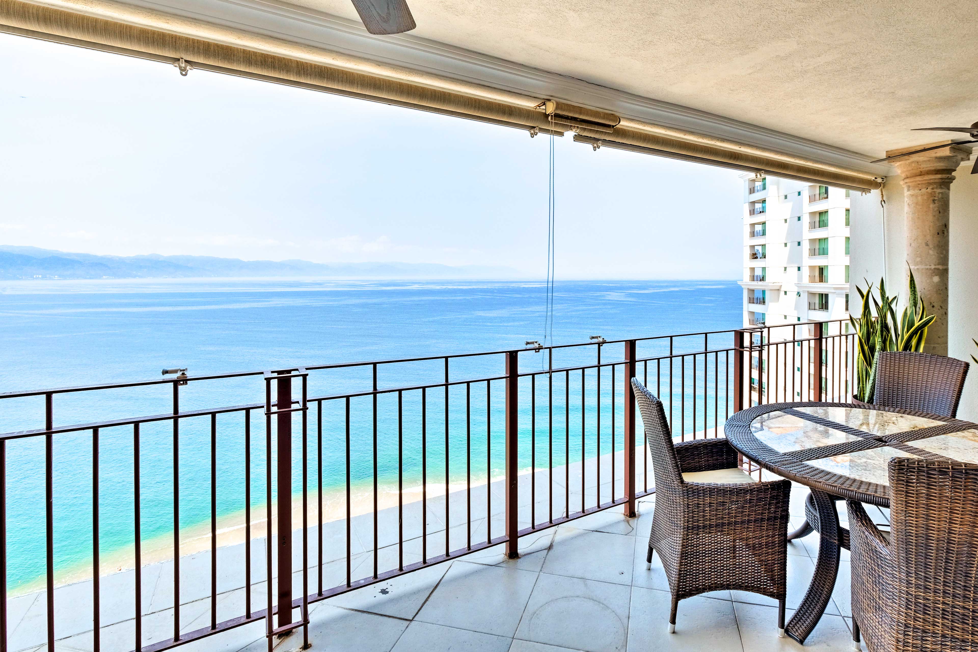 Beachfront Resort Condo w/ Wraparound Balcony! - Puerto Vallarta, MX