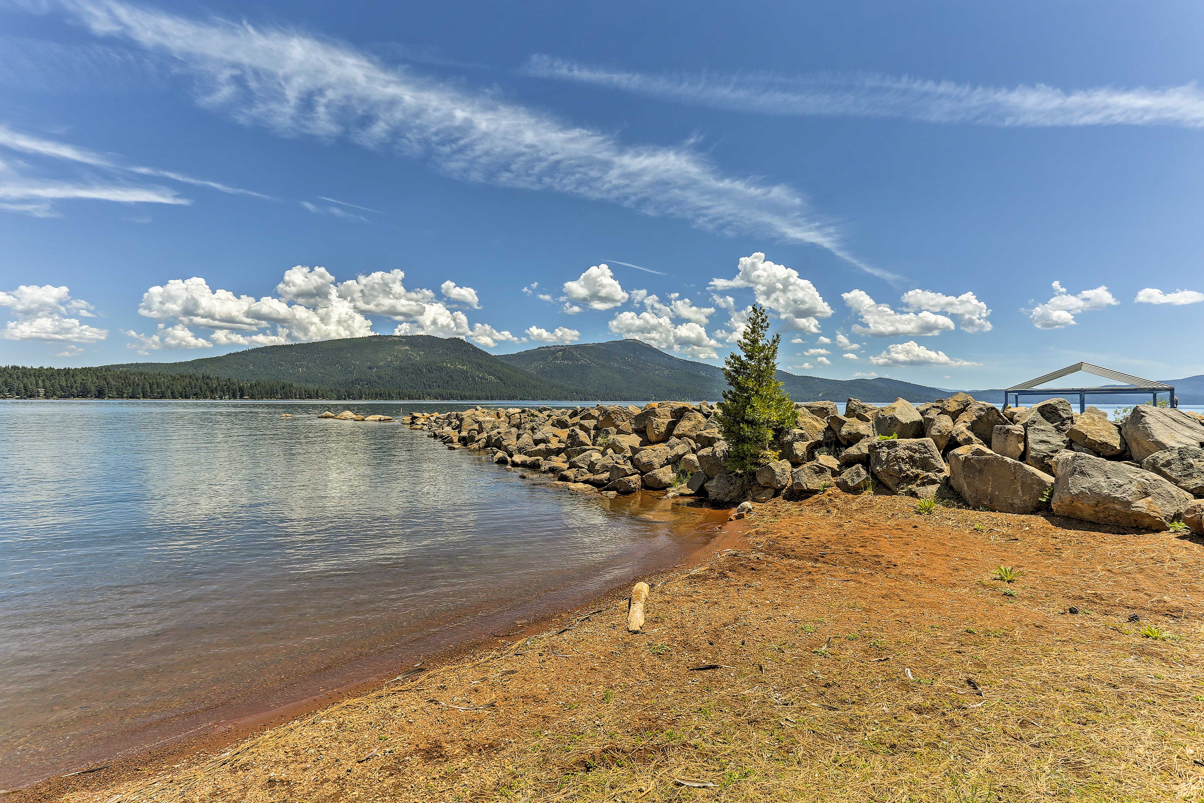 Charming House w/Deck Steps to Lake Almanor! Evolve