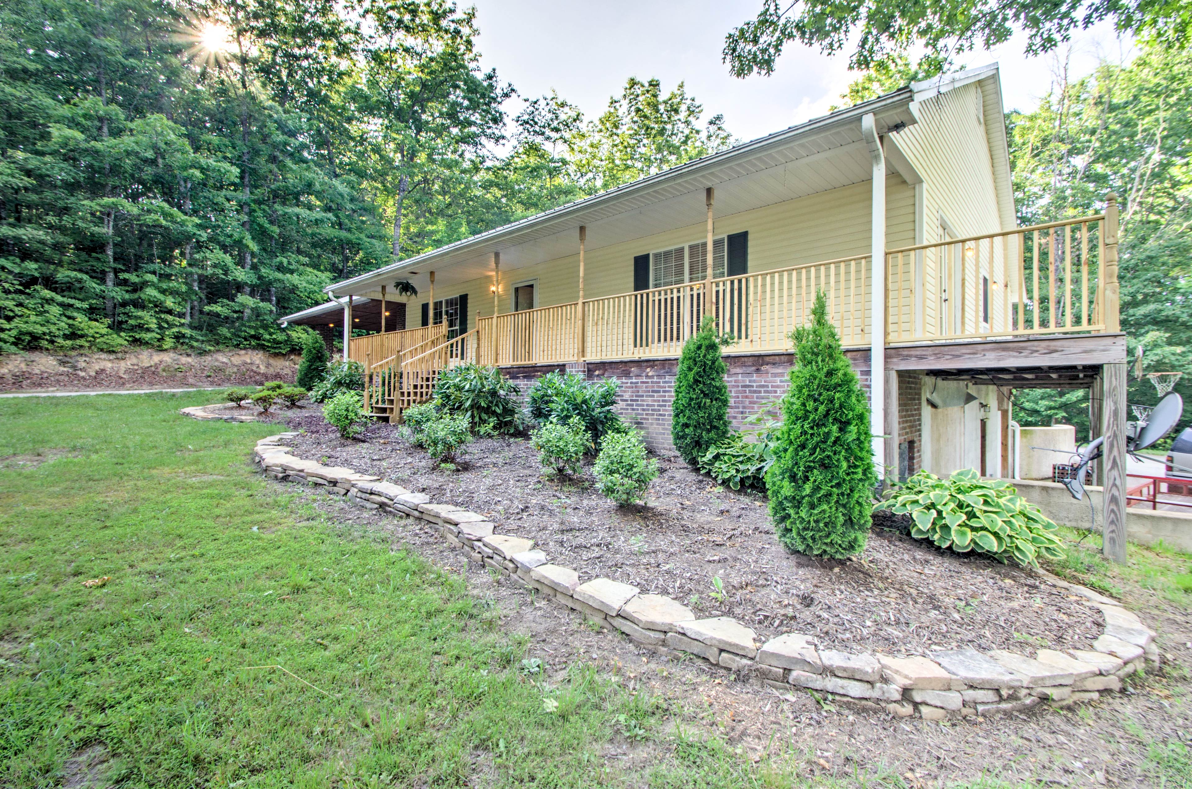 Cedar Mountain House on 12 Acres Near Trails! Evolve