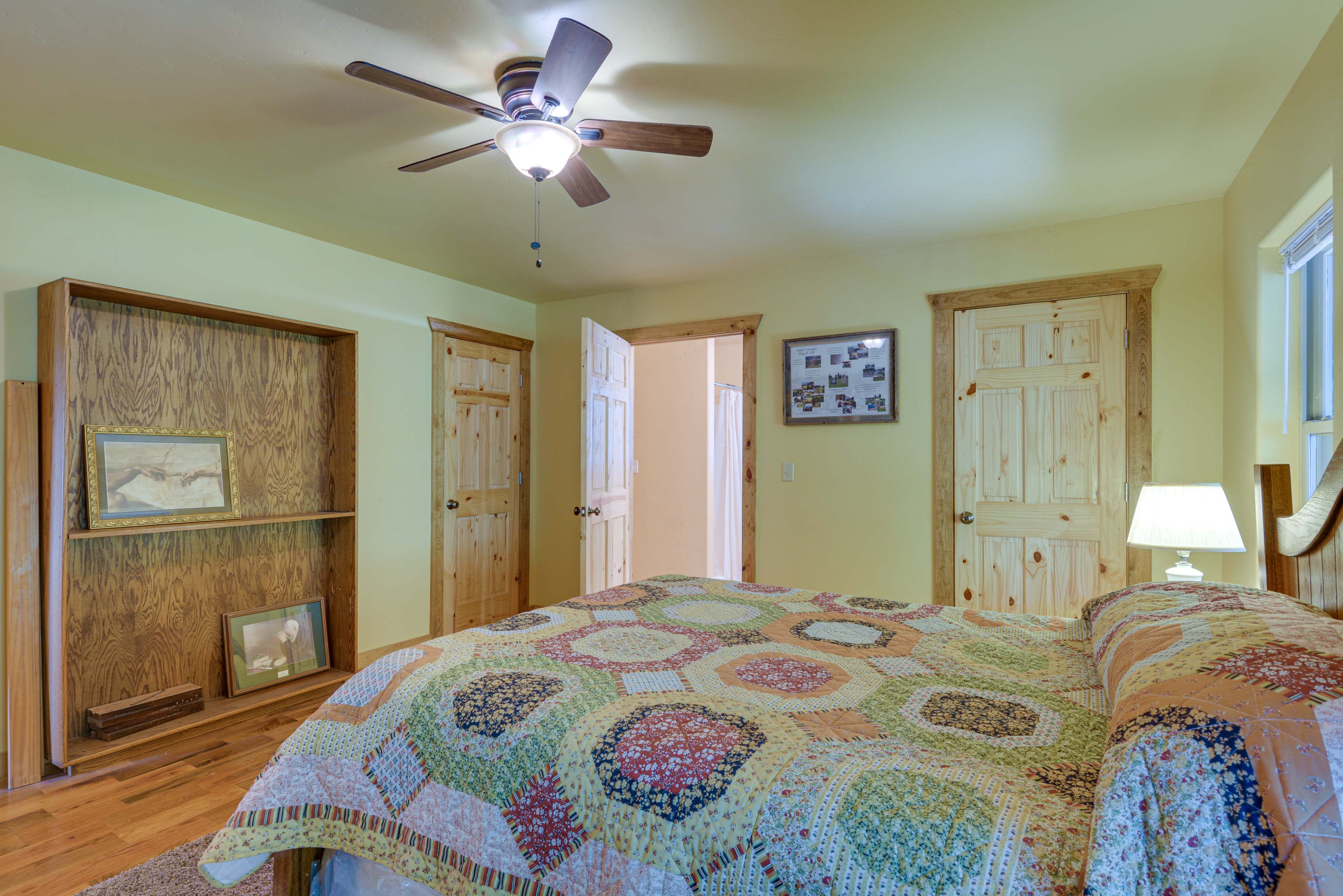 Pastoral Log Cabin w/ Trails 1Mi to Grand Lake Fairland, OK Evolve