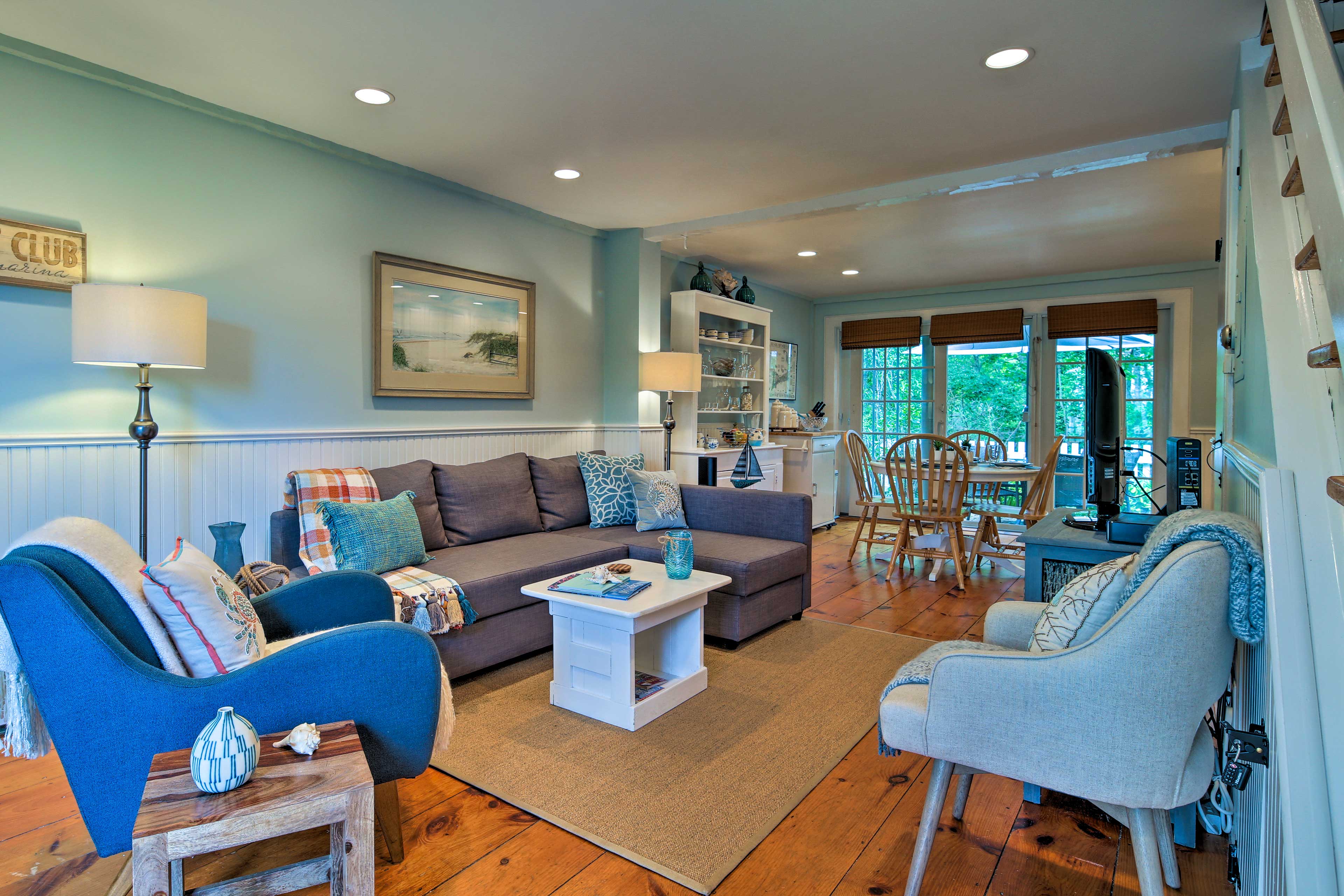 Village Getaway w/ Private Beach Access! Mashpee, MA Evolve