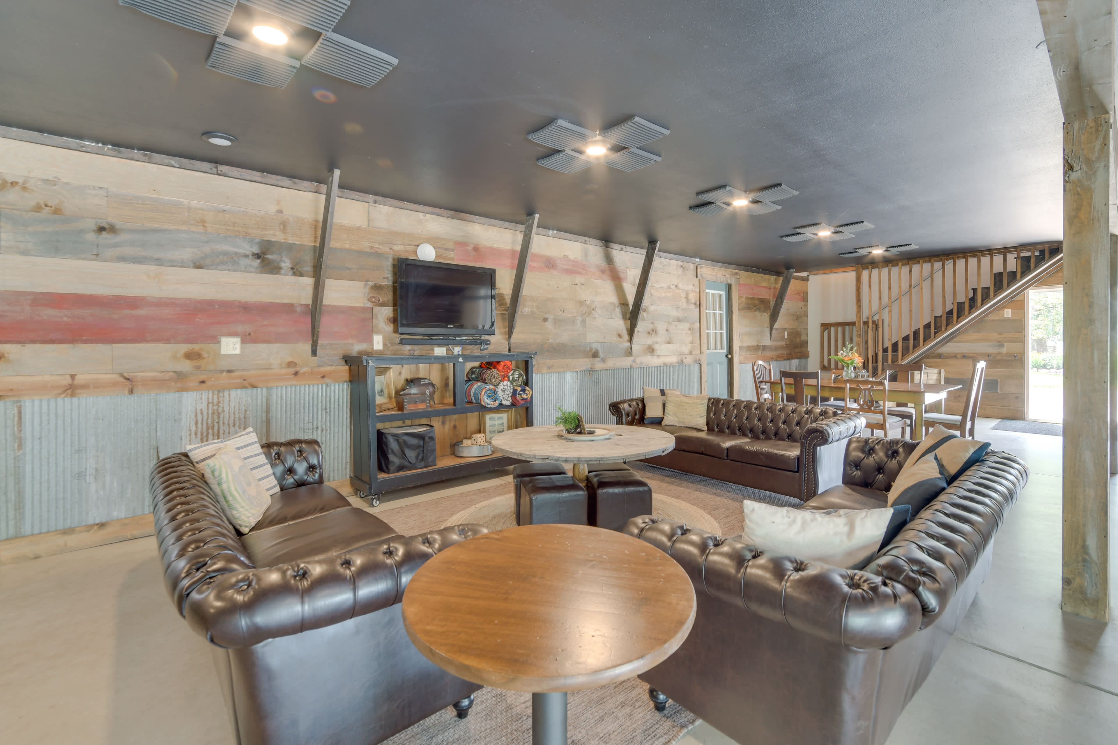 Unique, Renovated Barn Vacation Rental in Donnelly Evolve