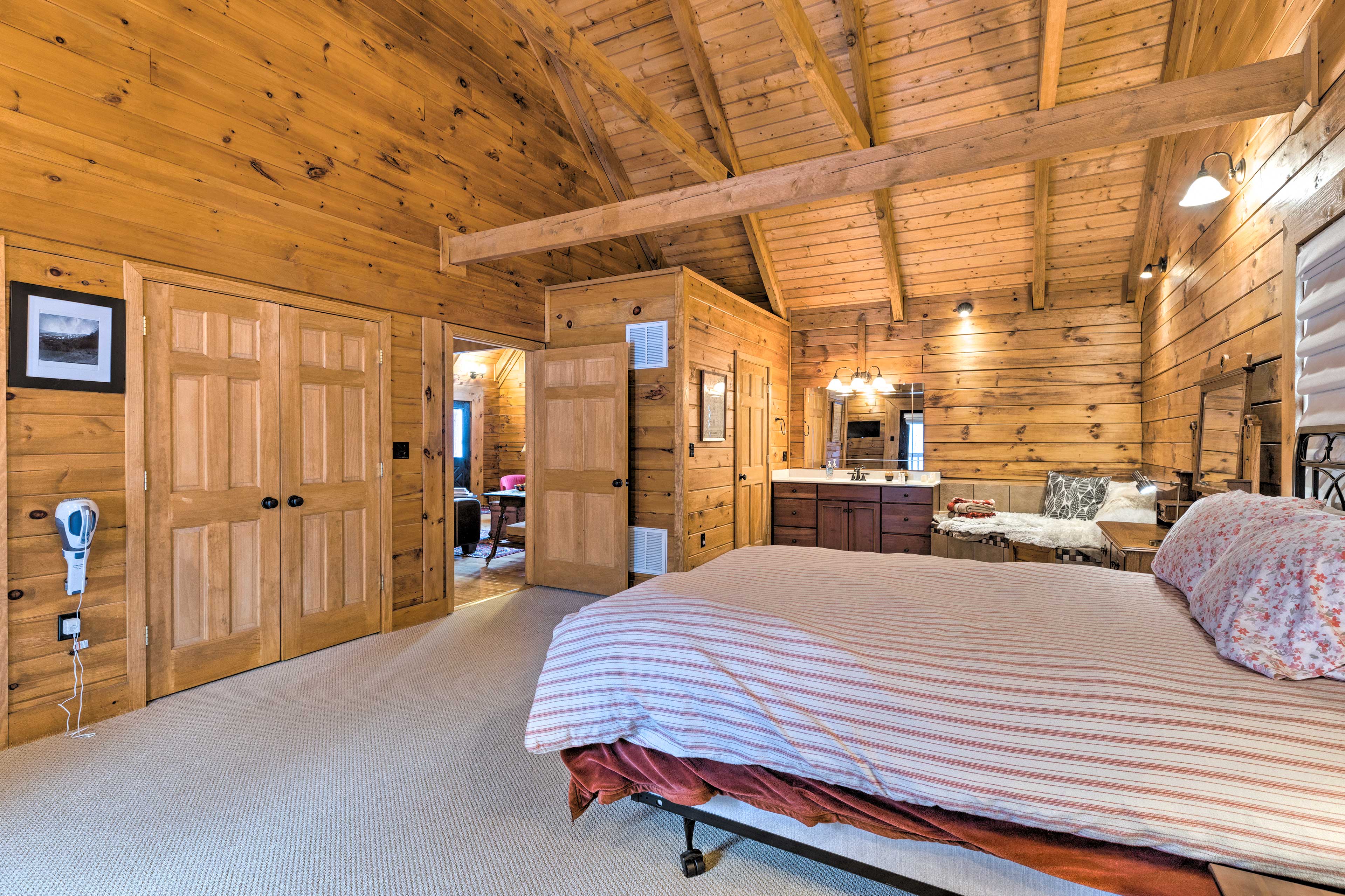Cozy 'Owl Lodge' Cabin Relax or Get Adventurous! McGaheysville, VA