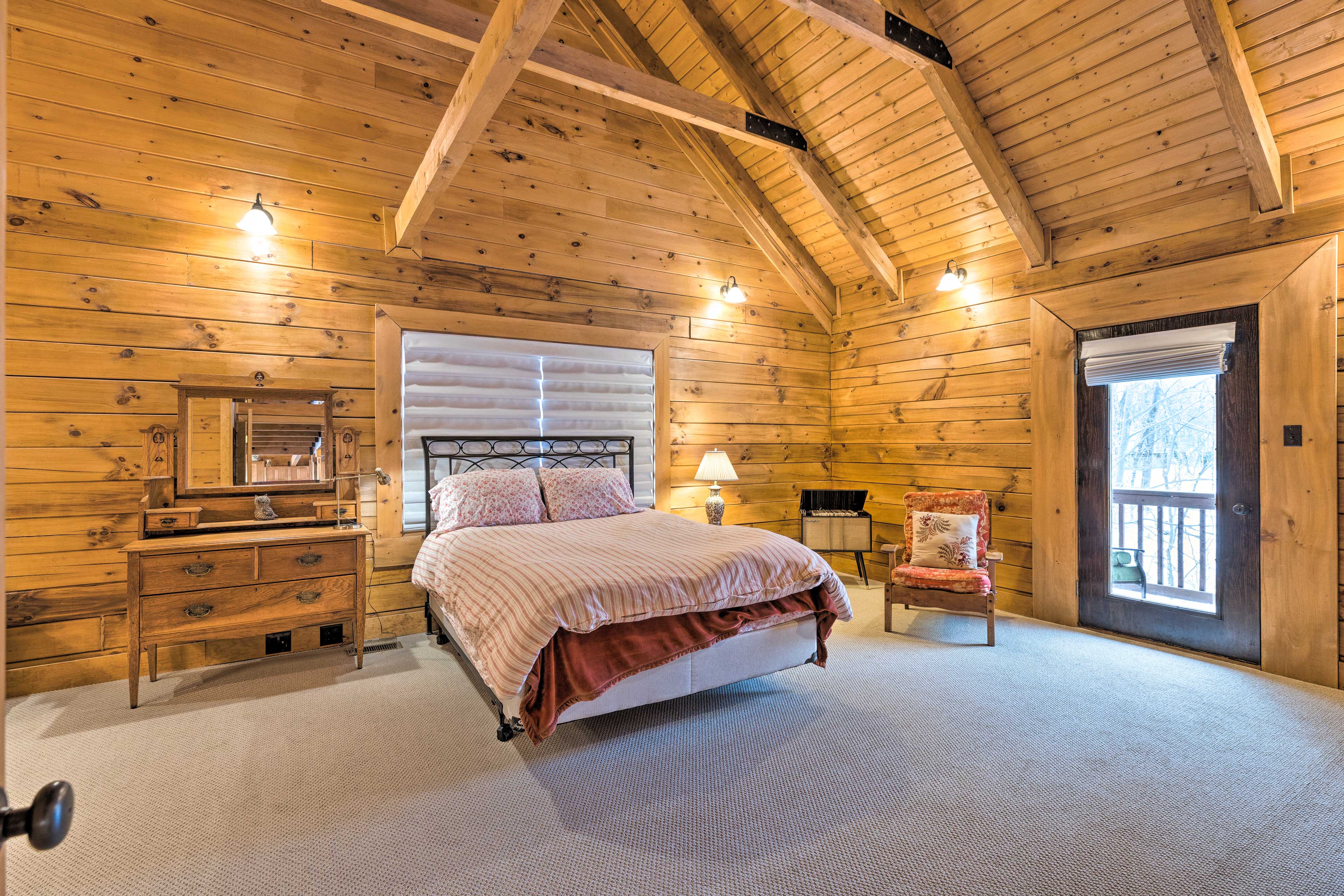 Cozy 'Owl Lodge' Cabin Relax or Get Adventurous! McGaheysville, VA