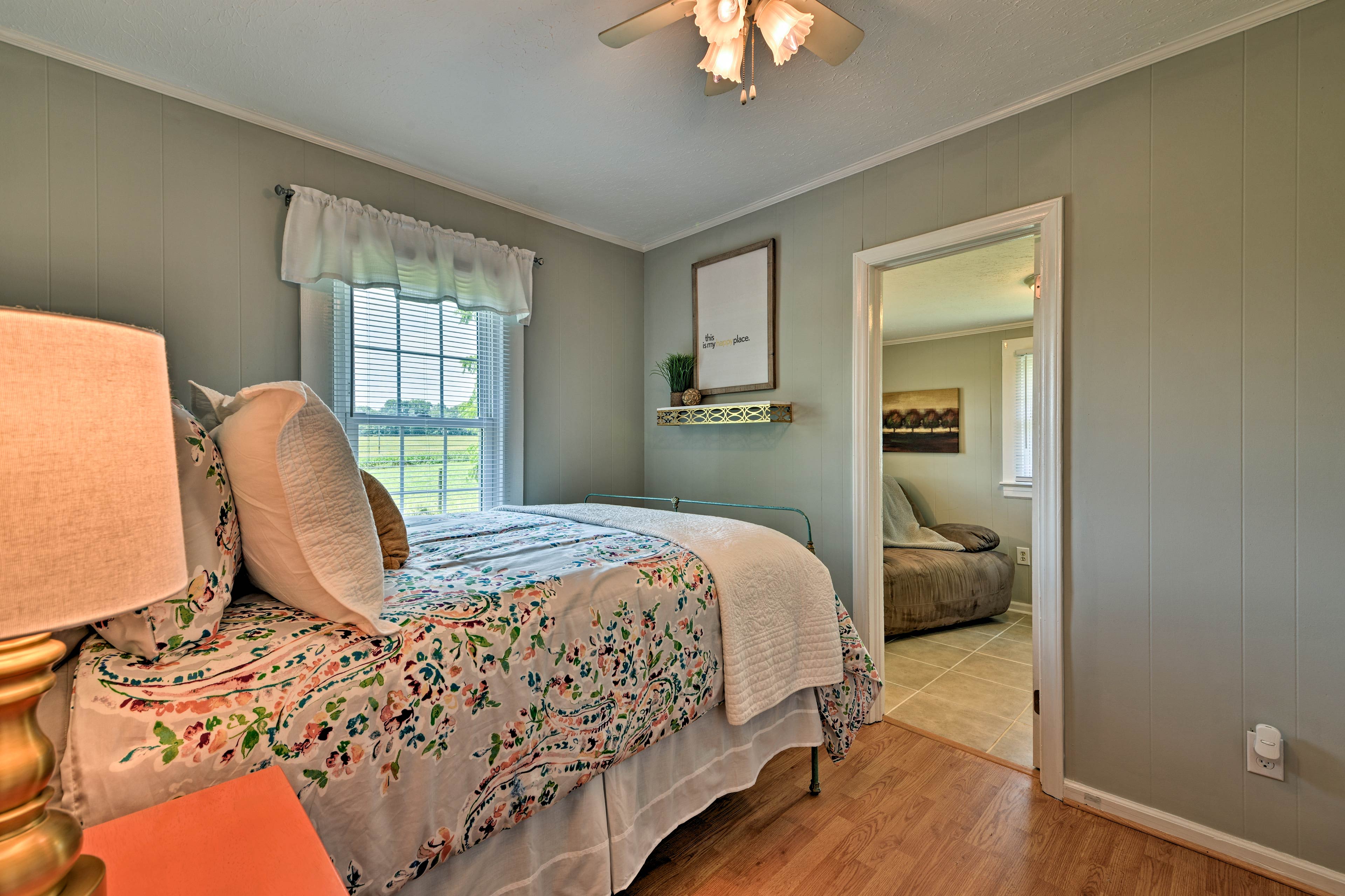 Picturesque Elkin 'Shady Oaks Farmhouse’ w/Hot Tub Evolve