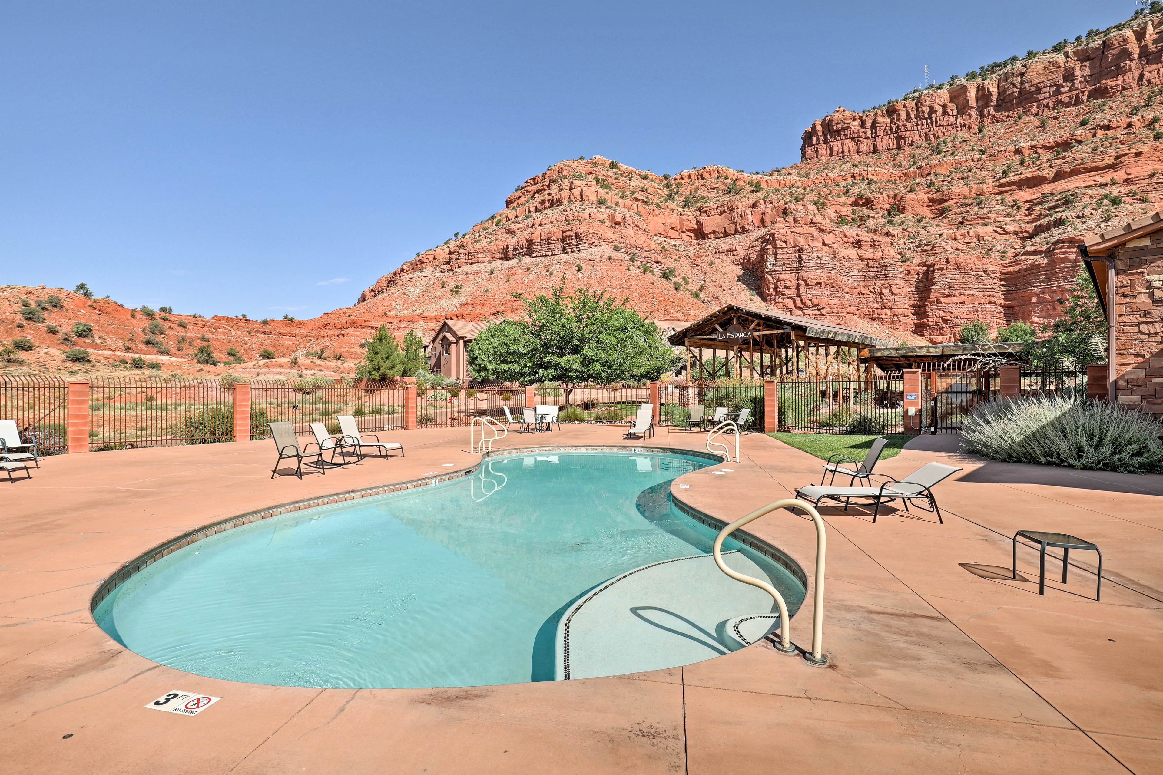 Utah Retreat w/ Fire Pit Near Zion National Park Kanab, UT Evolve