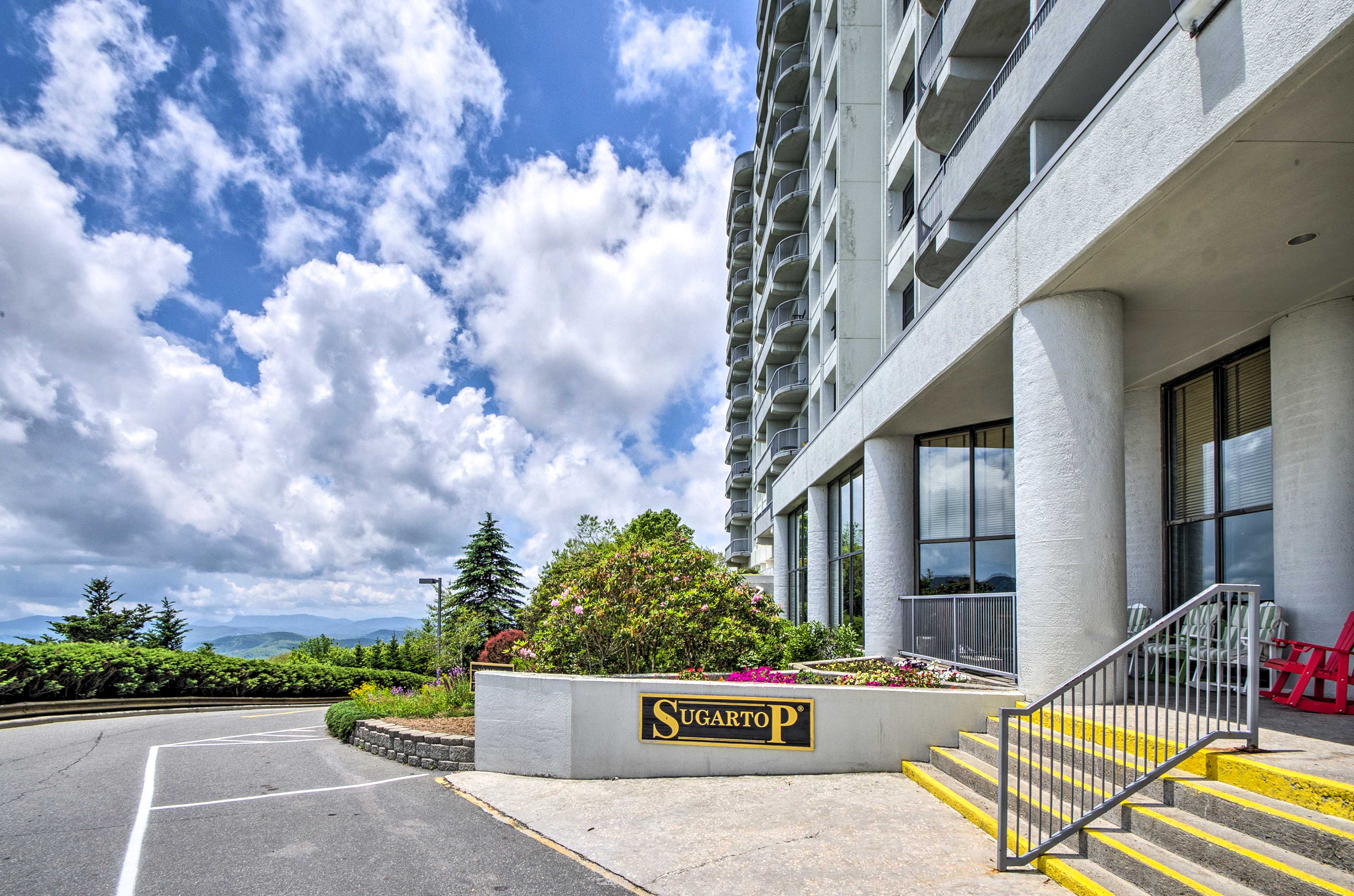 Sugar Mountain Condo w/ Pool, Hot Tub, + Views! Evolve