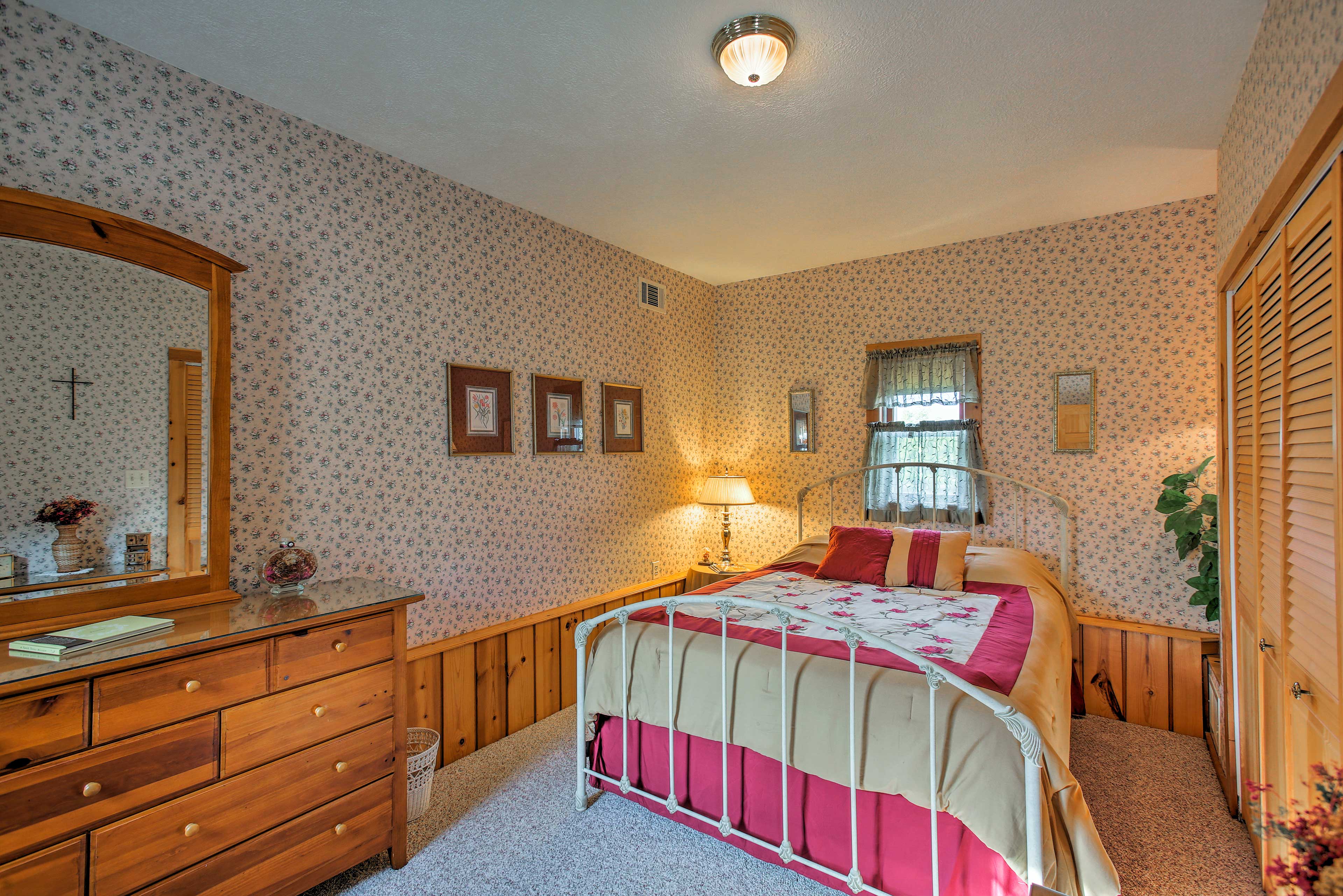 Leelanau Country Cottage is ‘Home Away From Home’! Suttons Bay, MI