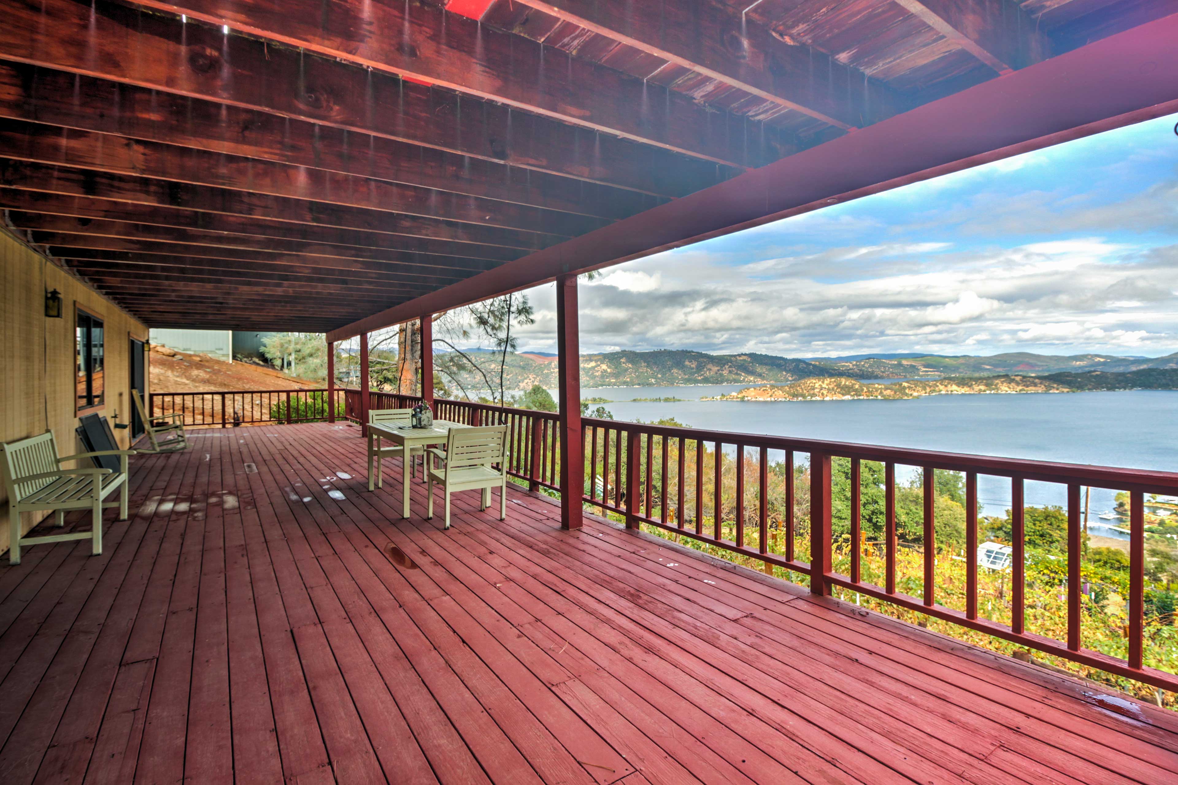 Spacious Kelseyville Home w/ Large Lakefront Deck! Evolve
