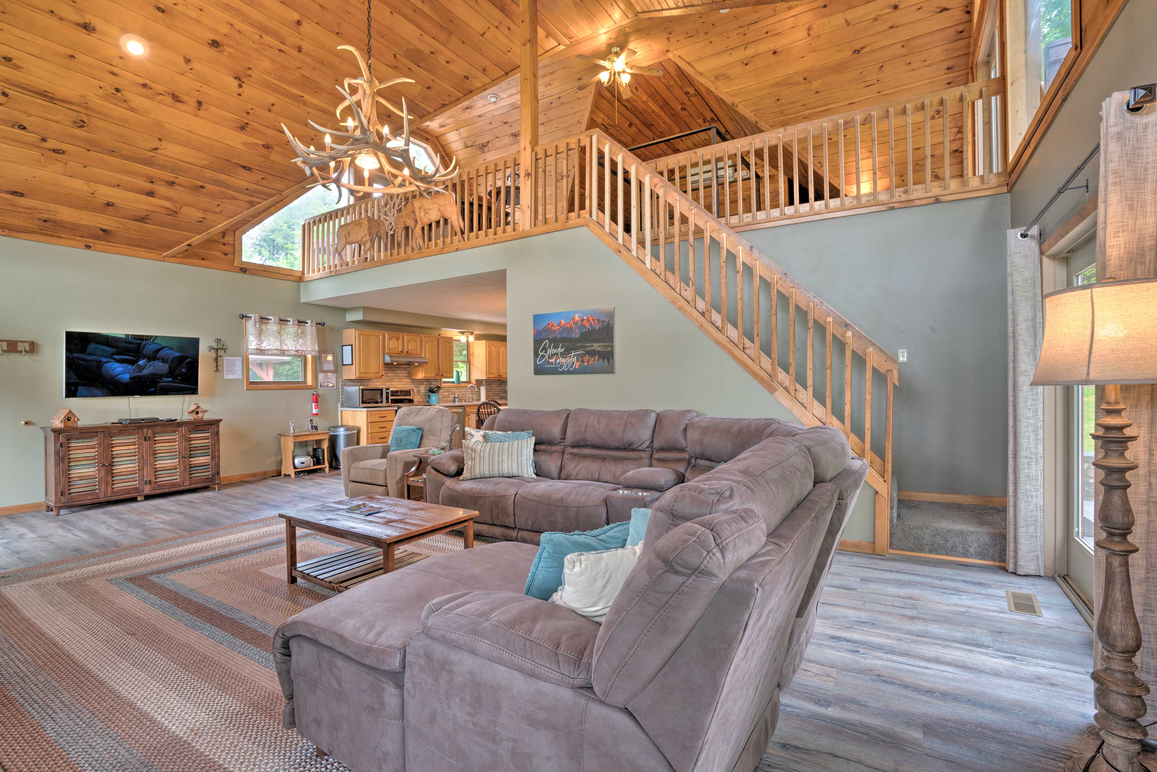 3Acre Benezette Cabin w/Hot Tub, Grill & Mtn View Evolve