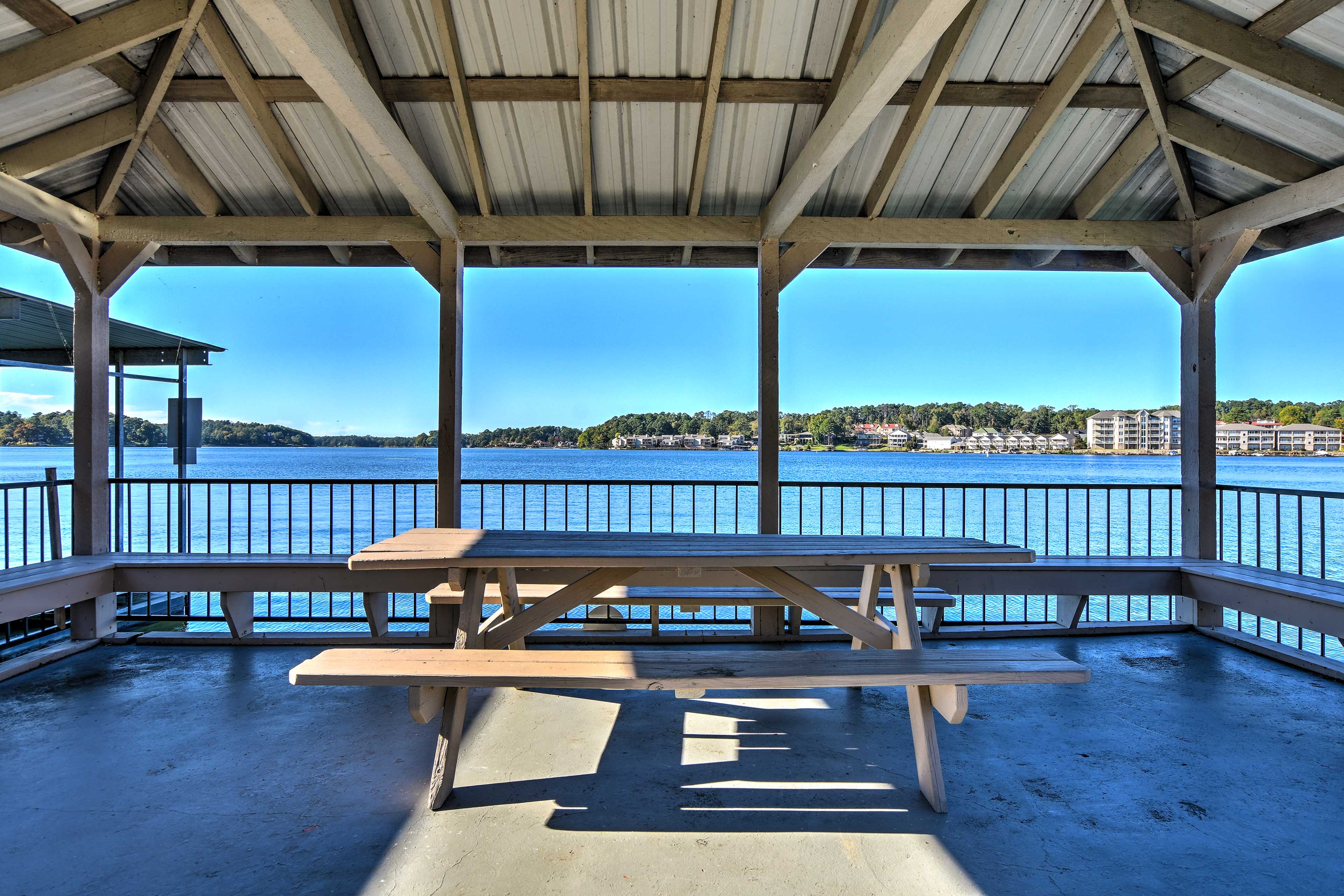 Hot Springs Condo on Lake Hamilton w/ Balcony! Evolve