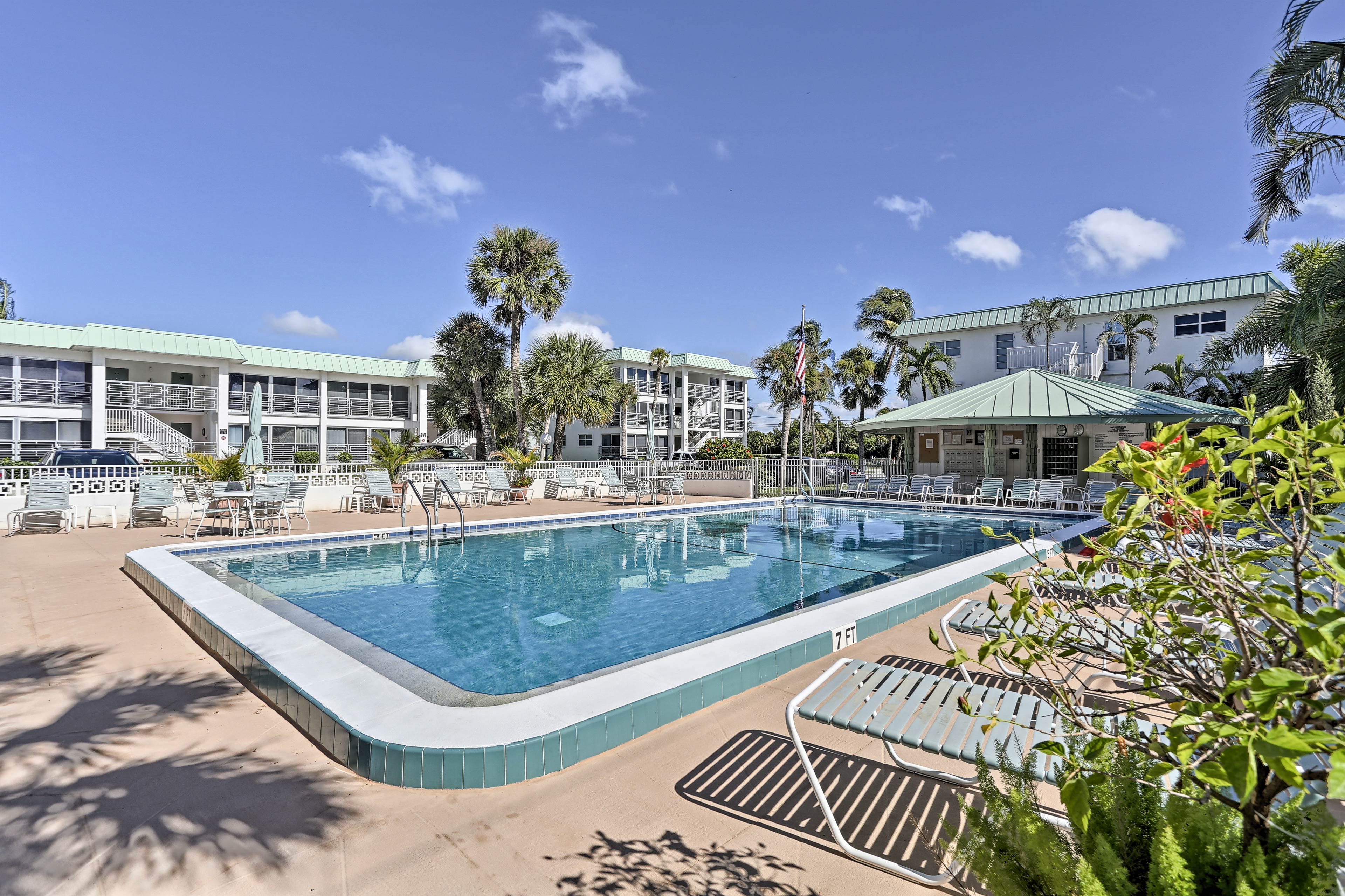 Modern Fort Myers Beach Retreat w/ Pool Access! Evolve