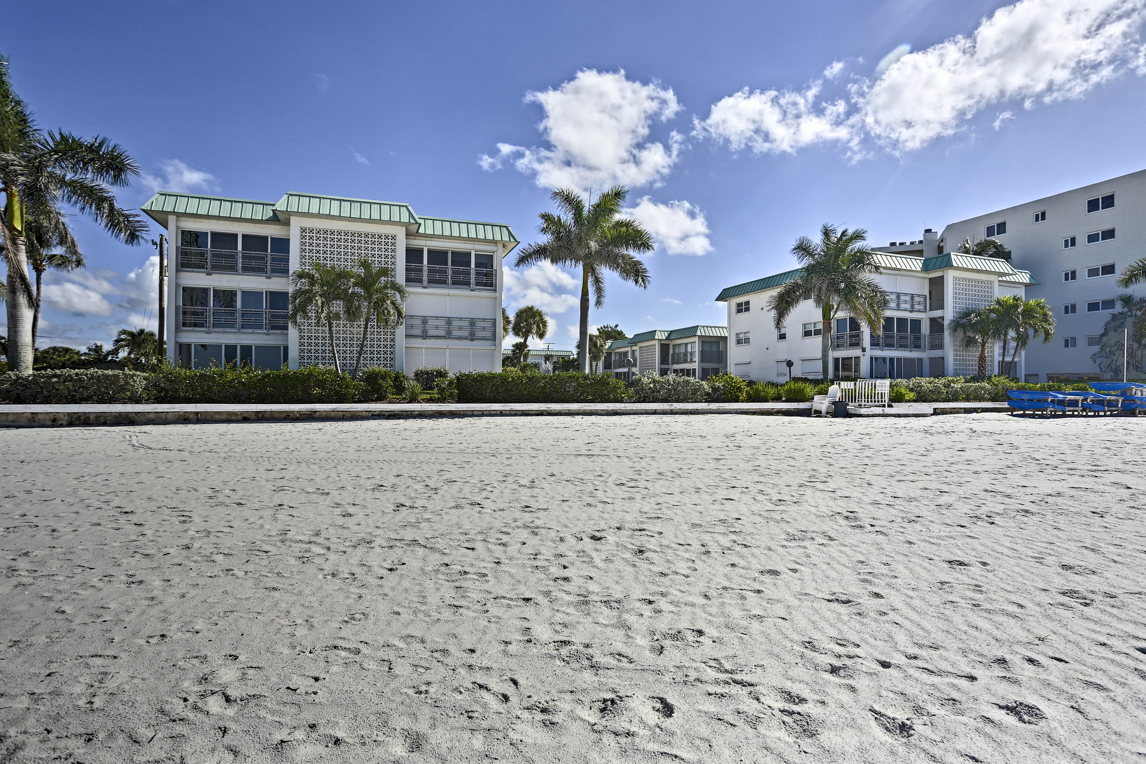 Modern Fort Myers Beach Retreat w/ Pool Access! Evolve