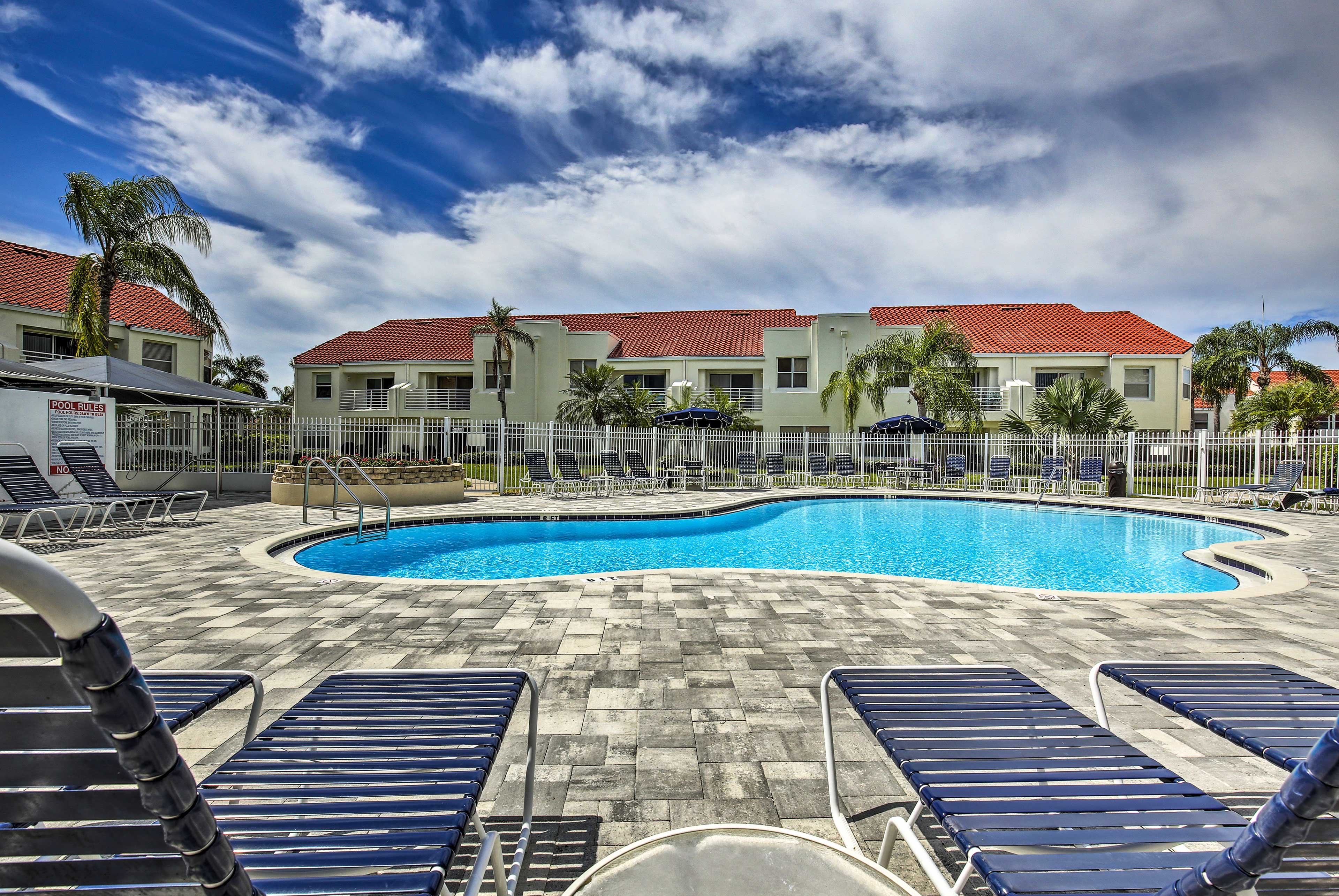 St Pete Condo w/ Heated Pool 3 Miles to Beach! St. Petersburg, FL