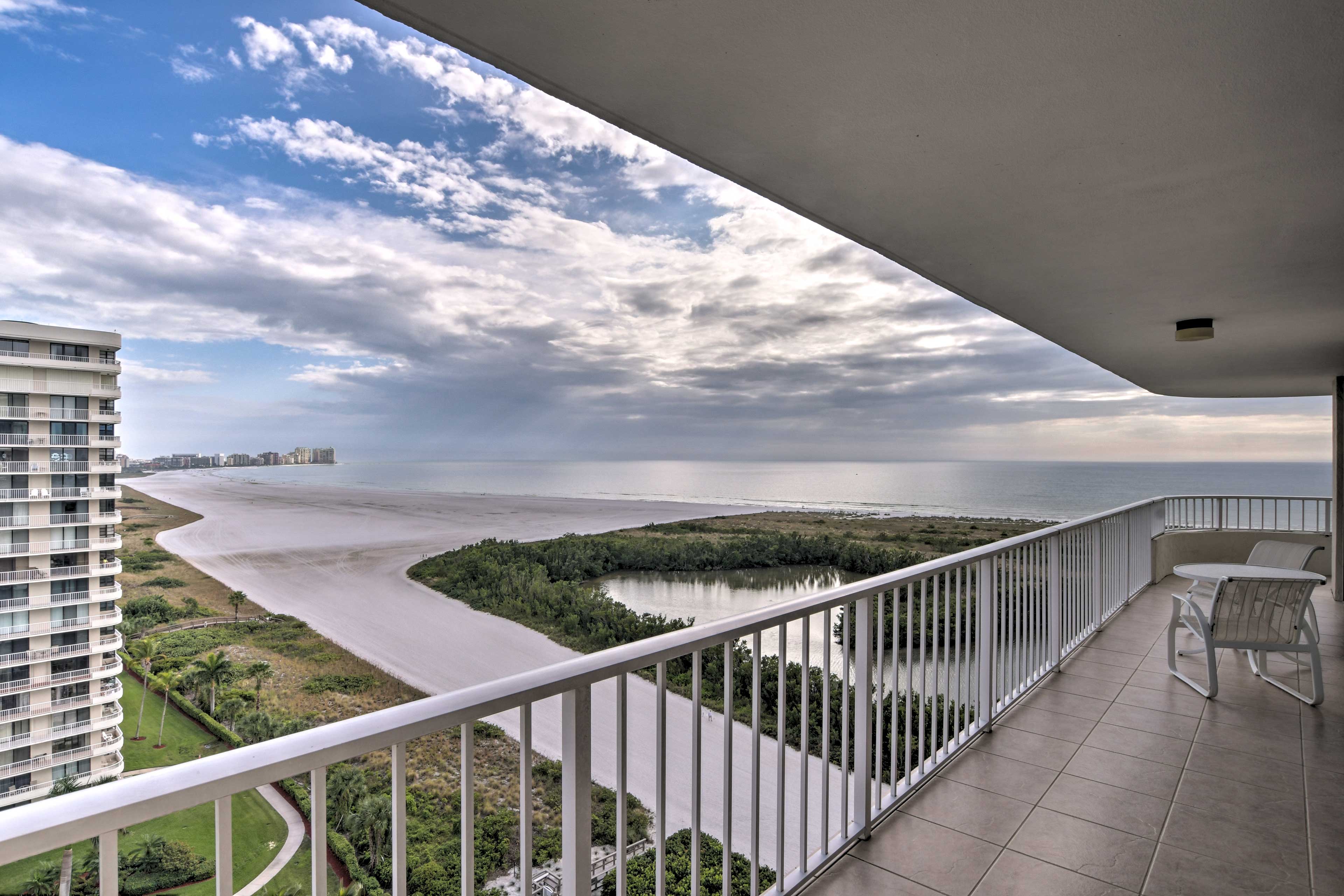 Beachfront Marco Island Resort Condo w/ Pool! Evolve