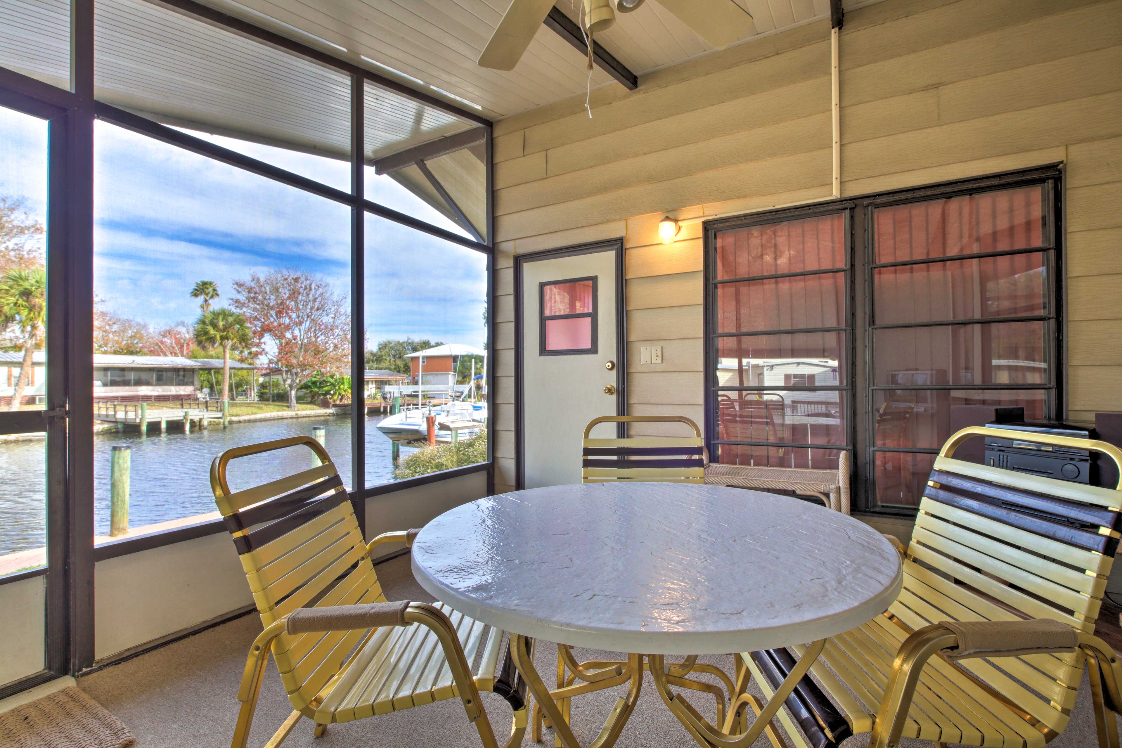 Waterfront Homosassa Home w/ Private Dock & Deck! Evolve