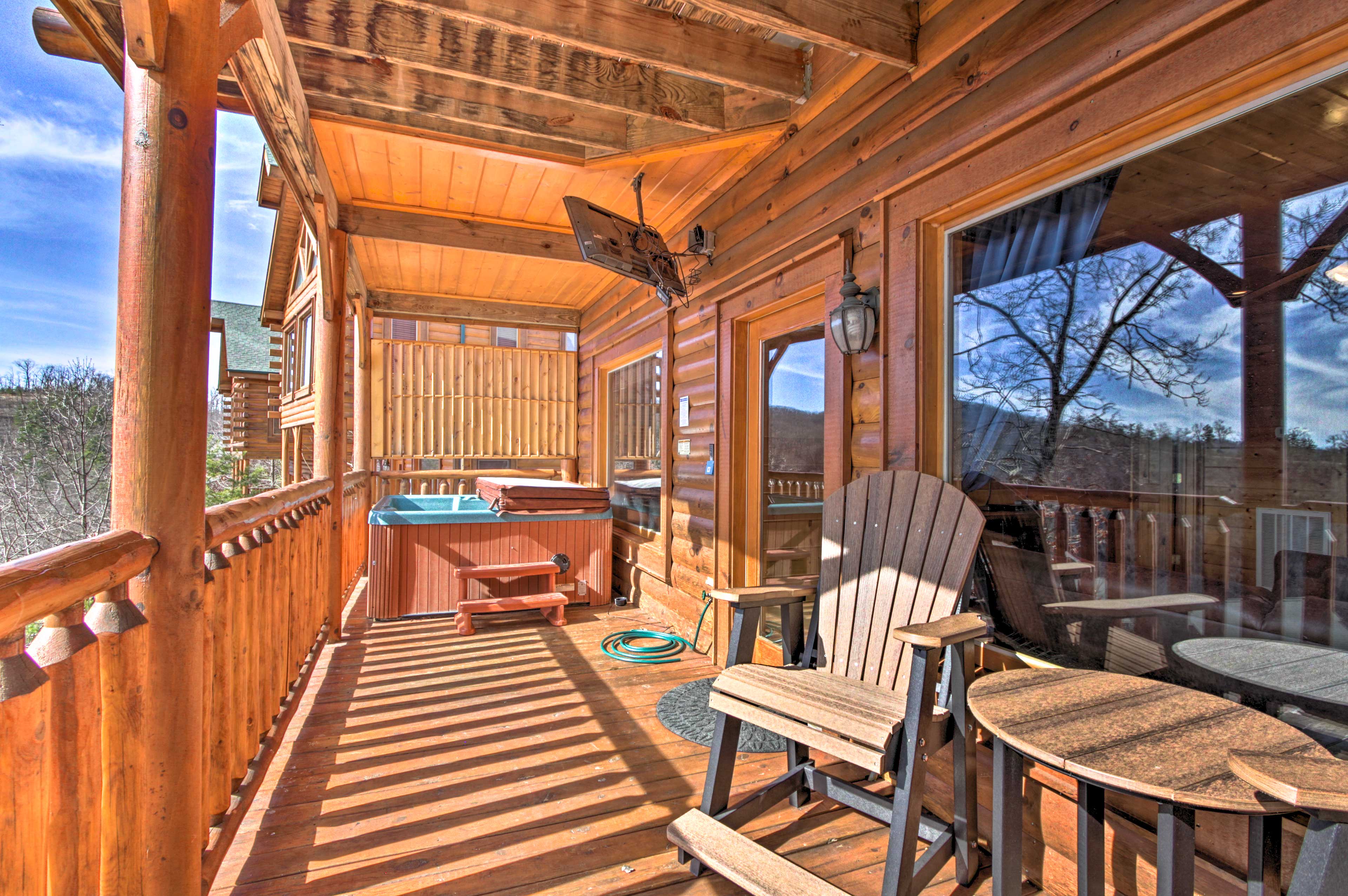 Mtn. Cabin by Pigeon w/Hot Tub & Resort Pool Evolve