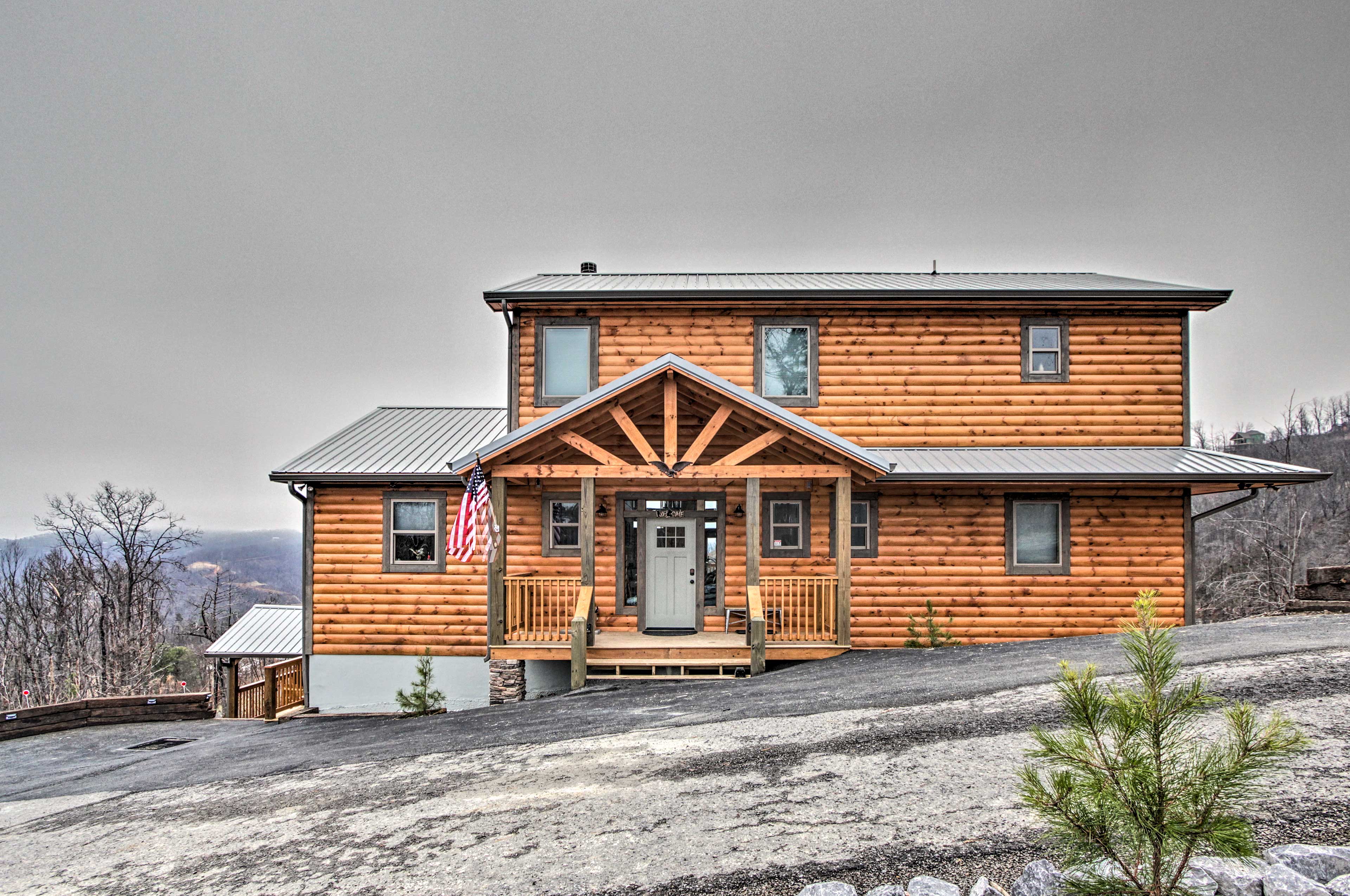 'Hawk's View' Gatlinburg Home w/ Views & Hot Tub! Evolve