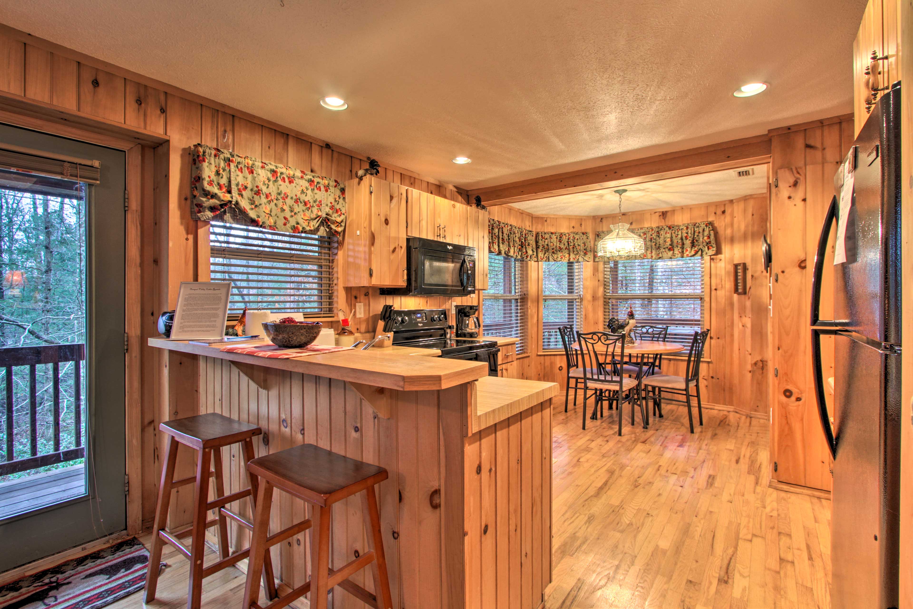 Private Gatlinburg Cabin Pet Friendly w/ Hot Tub! Evolve