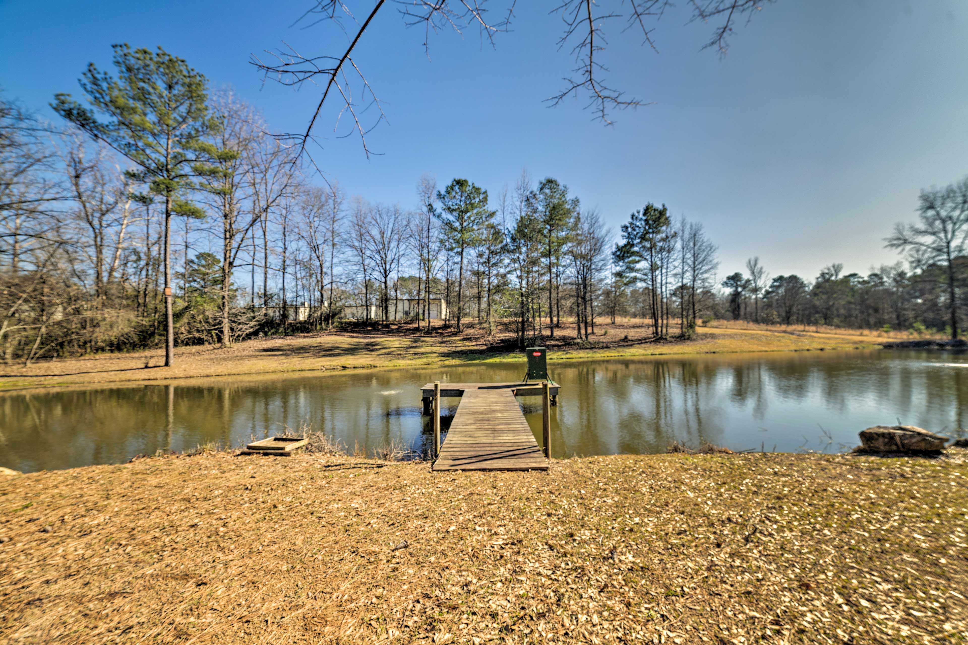 Secluded Cabin w/ Fishing Pond near Hunting! - Hueytown, AL | Evolve