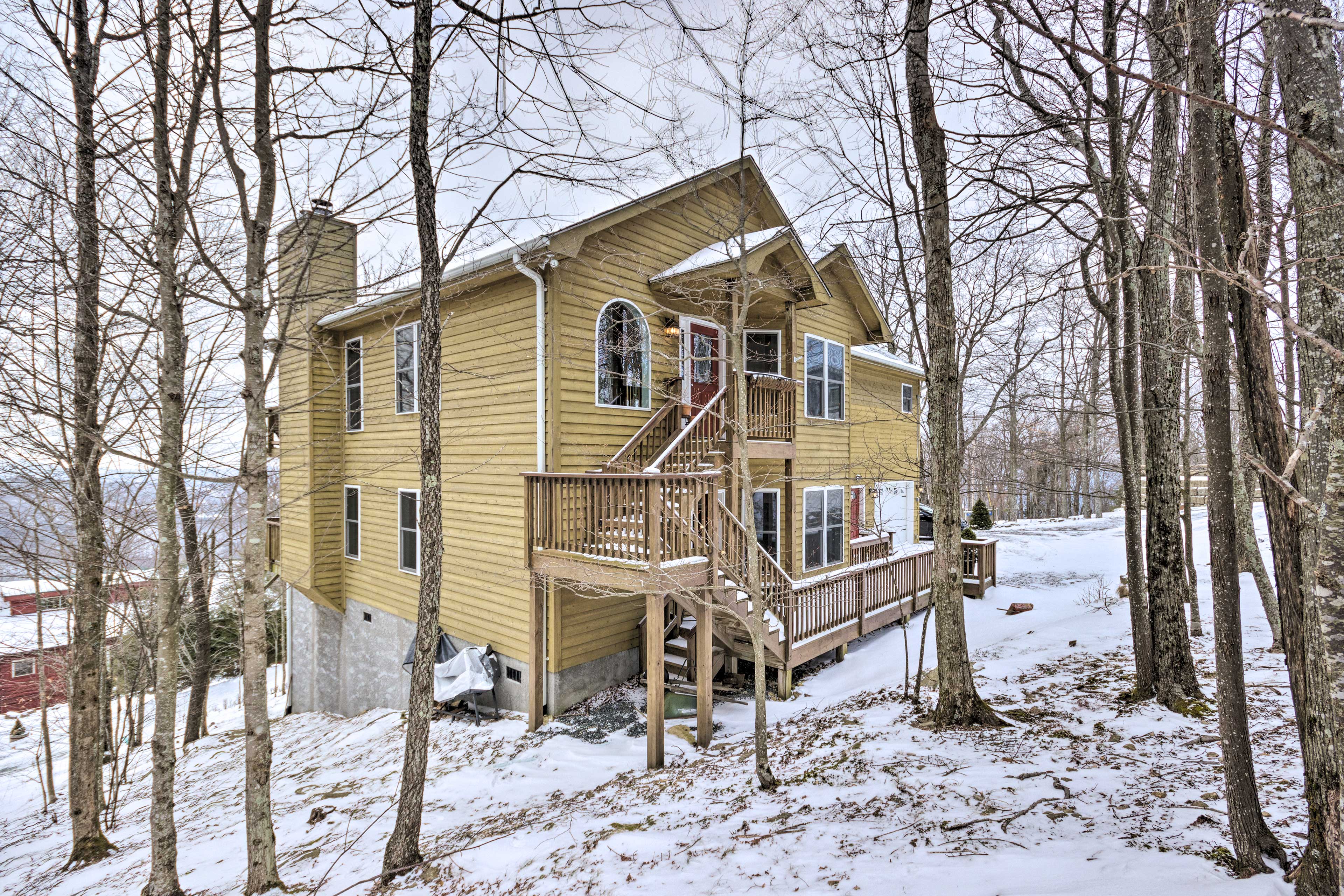 Beech Mountain Retreat w/ Open Deck 2 Mi to Ski! Evolve