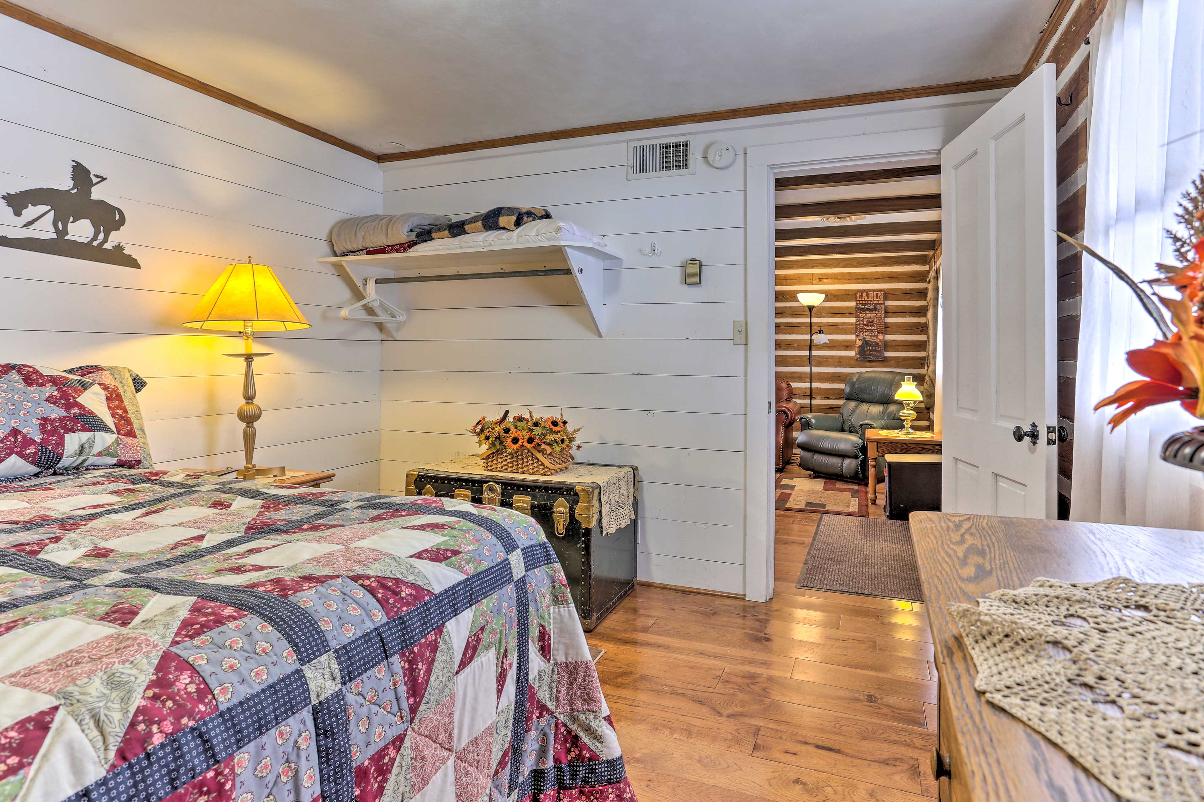 'Maltese Ranch Cabin' Near Medora Attractions! Evolve