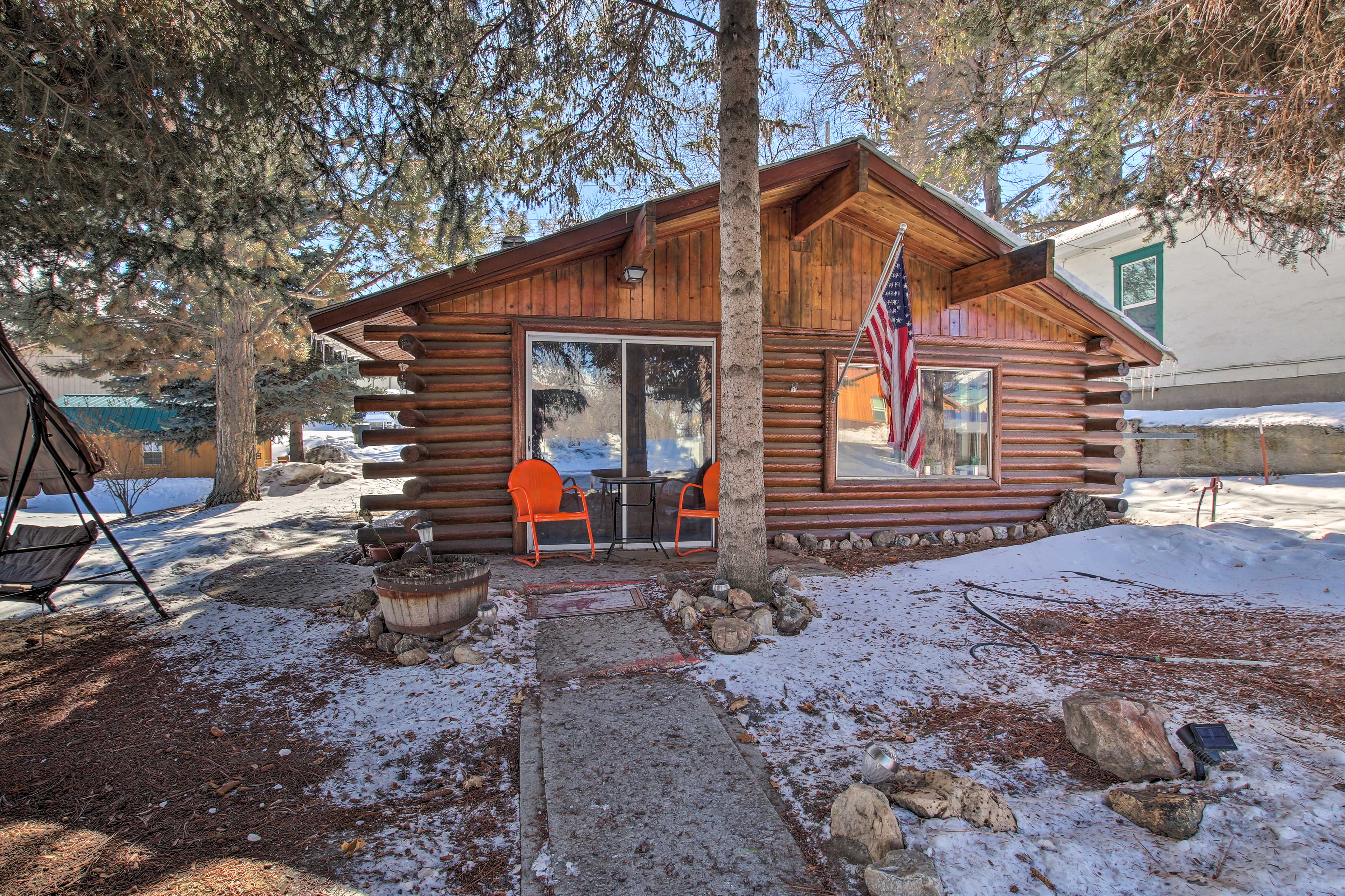 Walk to Lava Hot Springs Pools from Cozy Cabin! Evolve